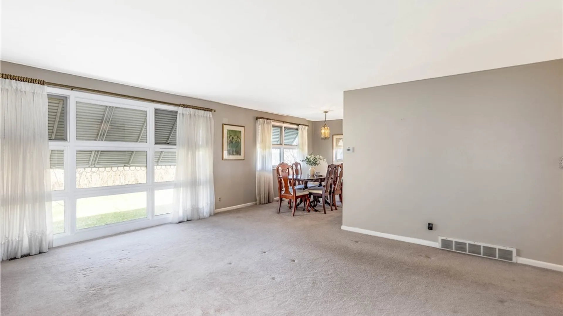 Property at 2174 Parker Boulevard, Tonawanda, NY 14150 13