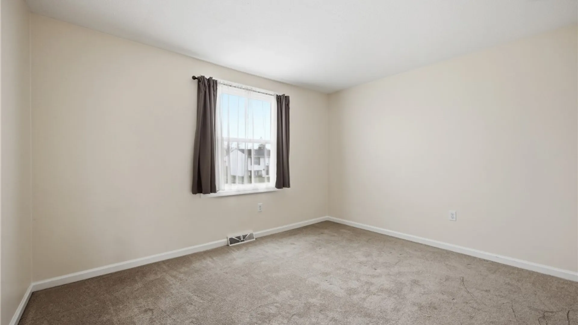Property at 72 Toulon Drive, Cheektowaga, NY 14227 23