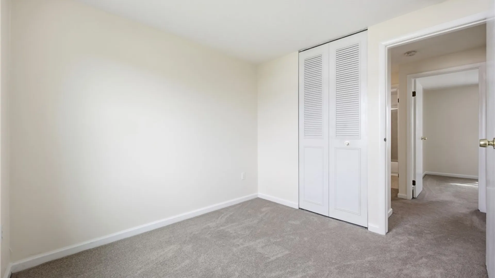 Property at 72 Toulon Drive, Cheektowaga, NY 14227 28
