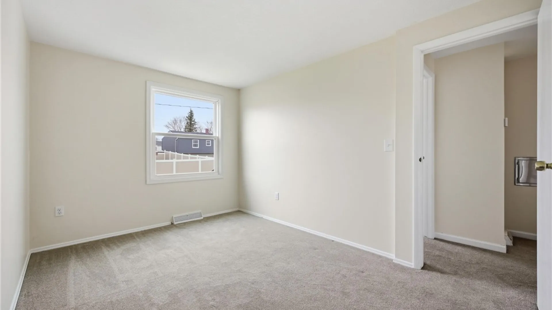 Property at 72 Toulon Drive, Cheektowaga, NY 14227 31