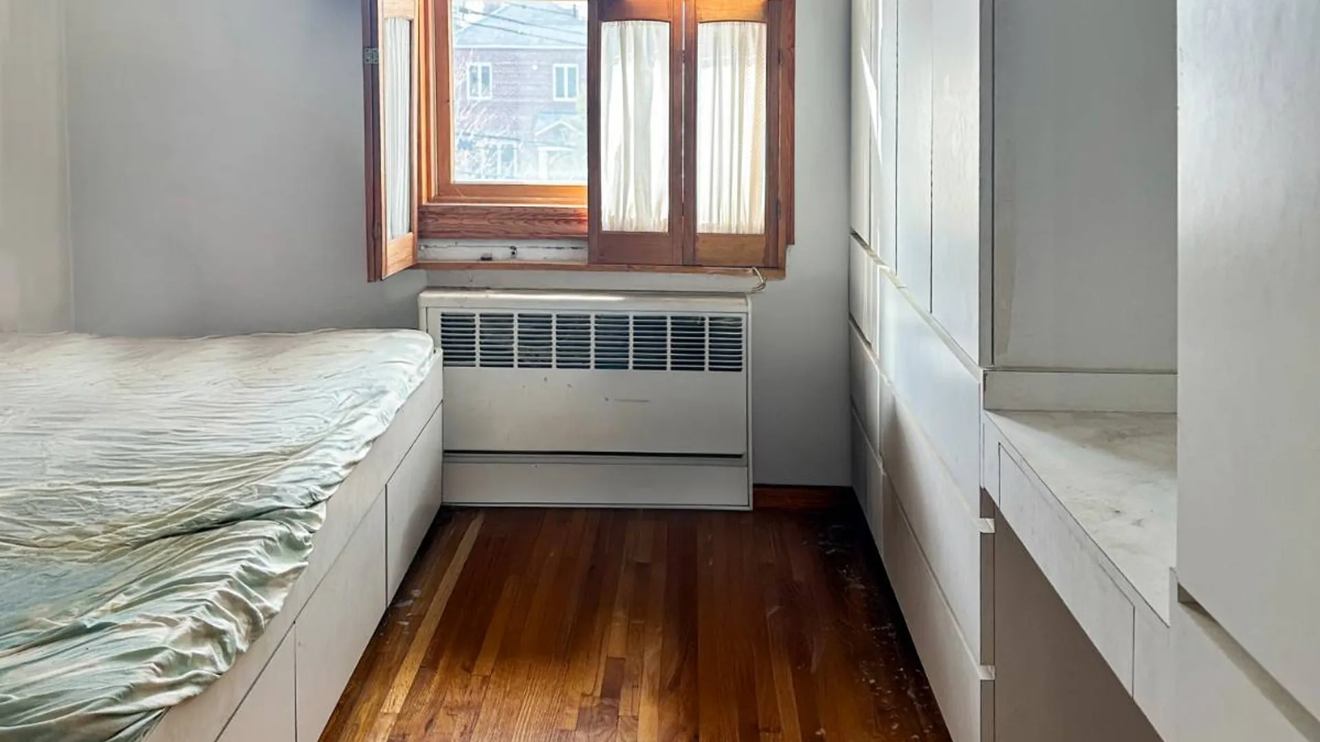 Property at 135 Jaffray St, Brooklyn, NY 11235 9