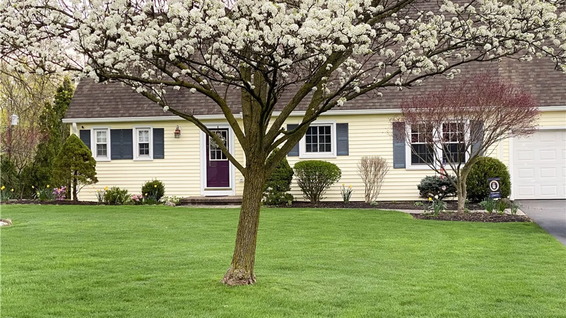 Property at 2 Preston Circle, Pittsford, NY 14534 3