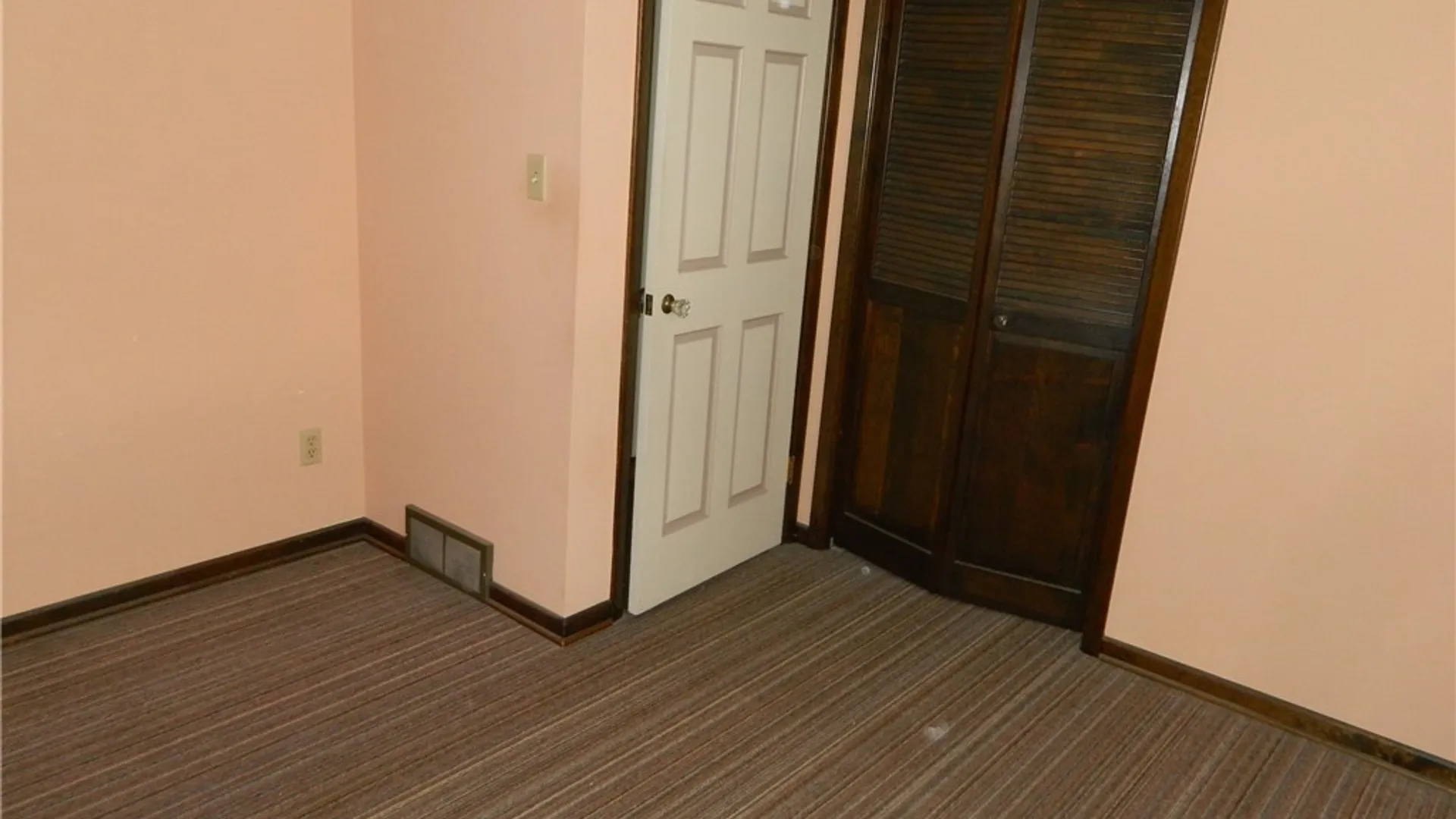 Property at 17 Randy Way, Cheektowaga, NY 14227 28