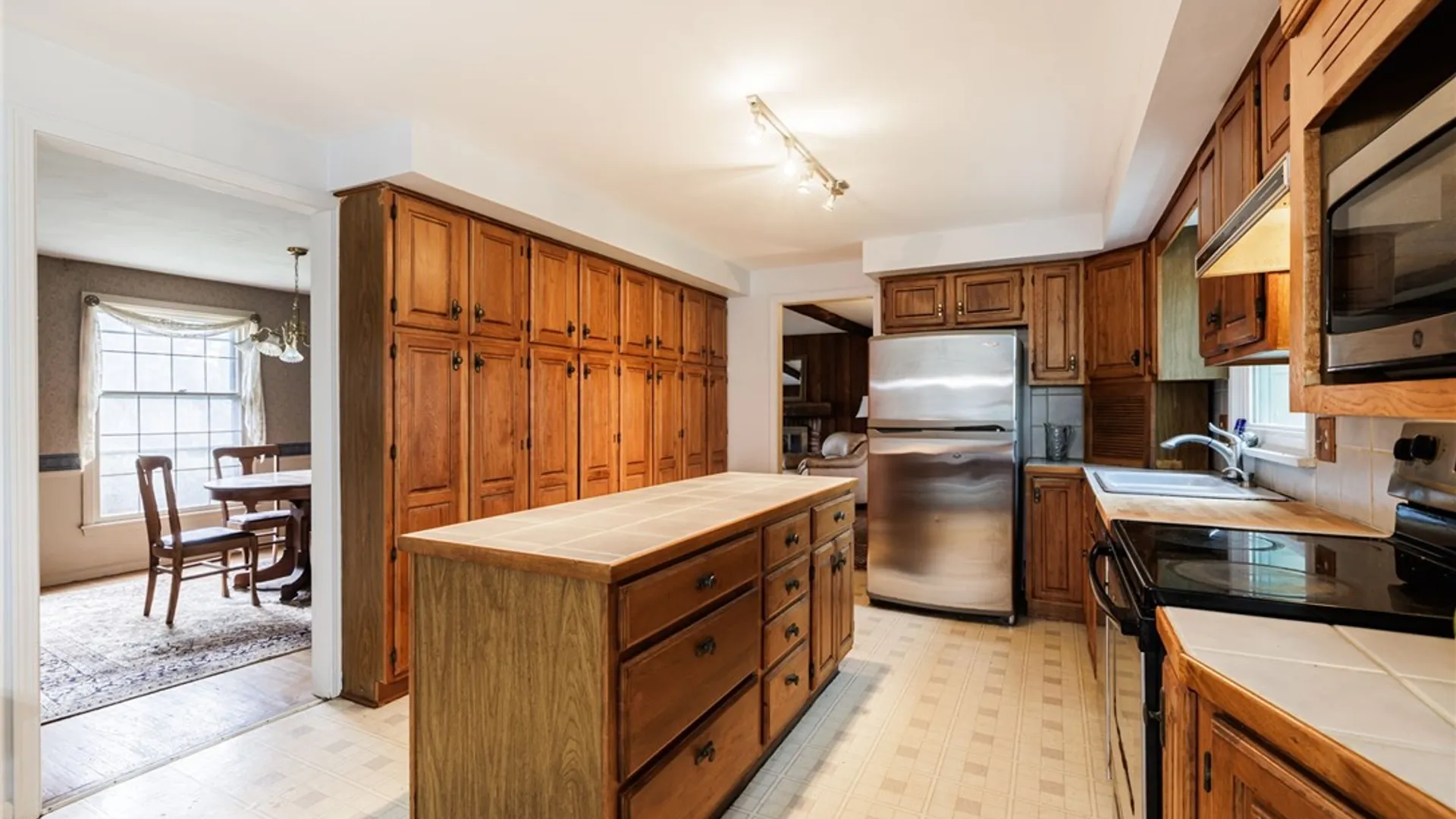 Property at 92 Hillary Lane, Penfield, NY 14526 15
