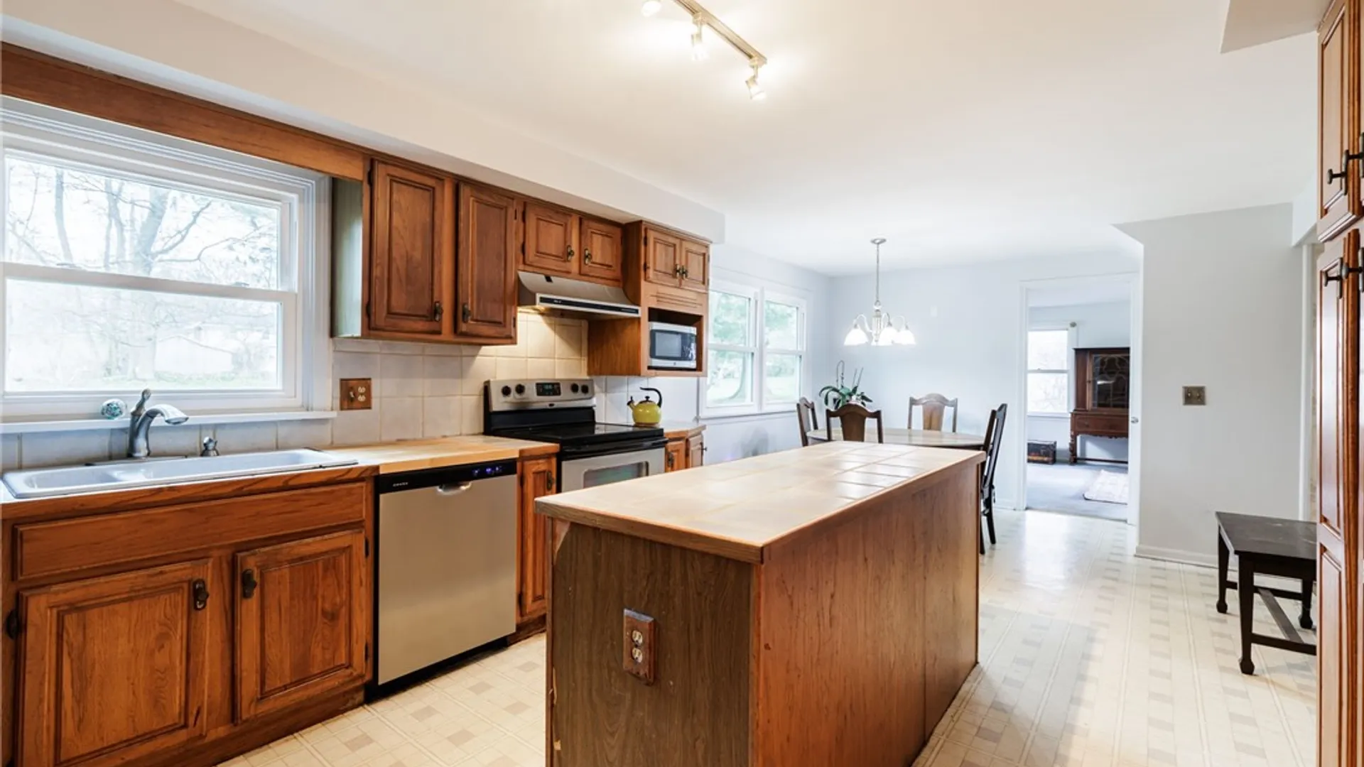 Property at 92 Hillary Lane, Penfield, NY 14526 19