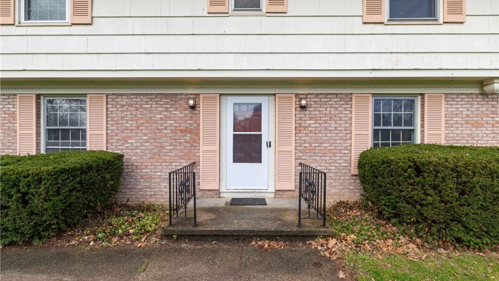 Property at 92 Hillary Lane, Penfield, NY 14526 4