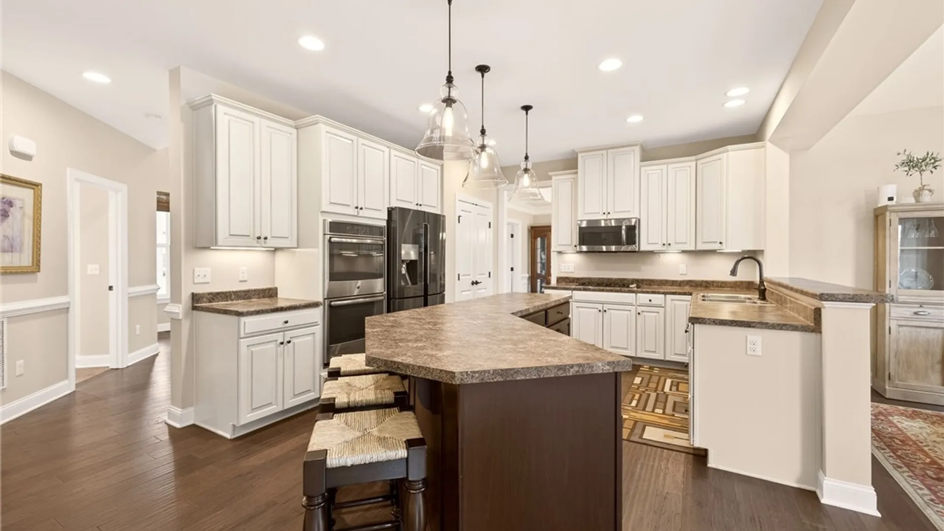 Property at 1041 Warters Cv, Victor, NY 14564 20