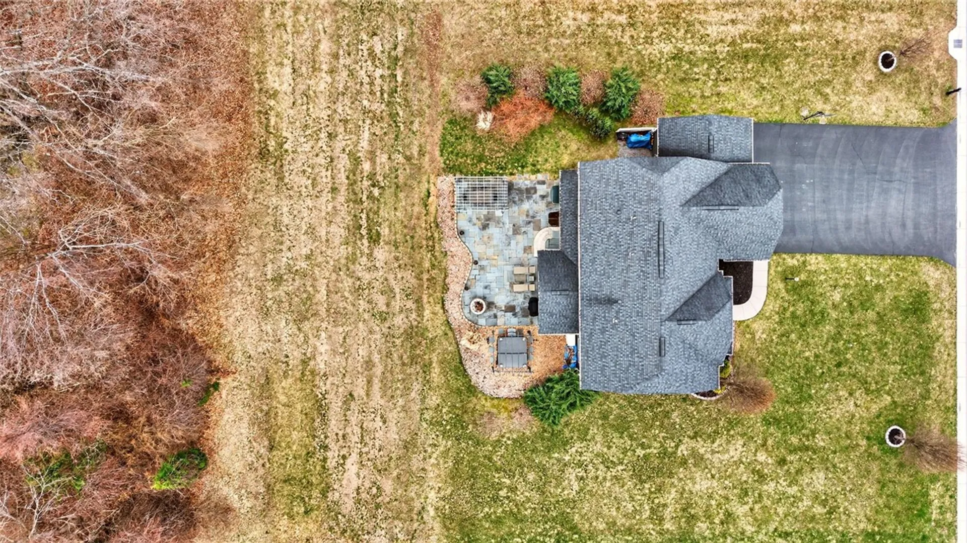 Property at 1041 Warters Cv, Victor, NY 14564 5