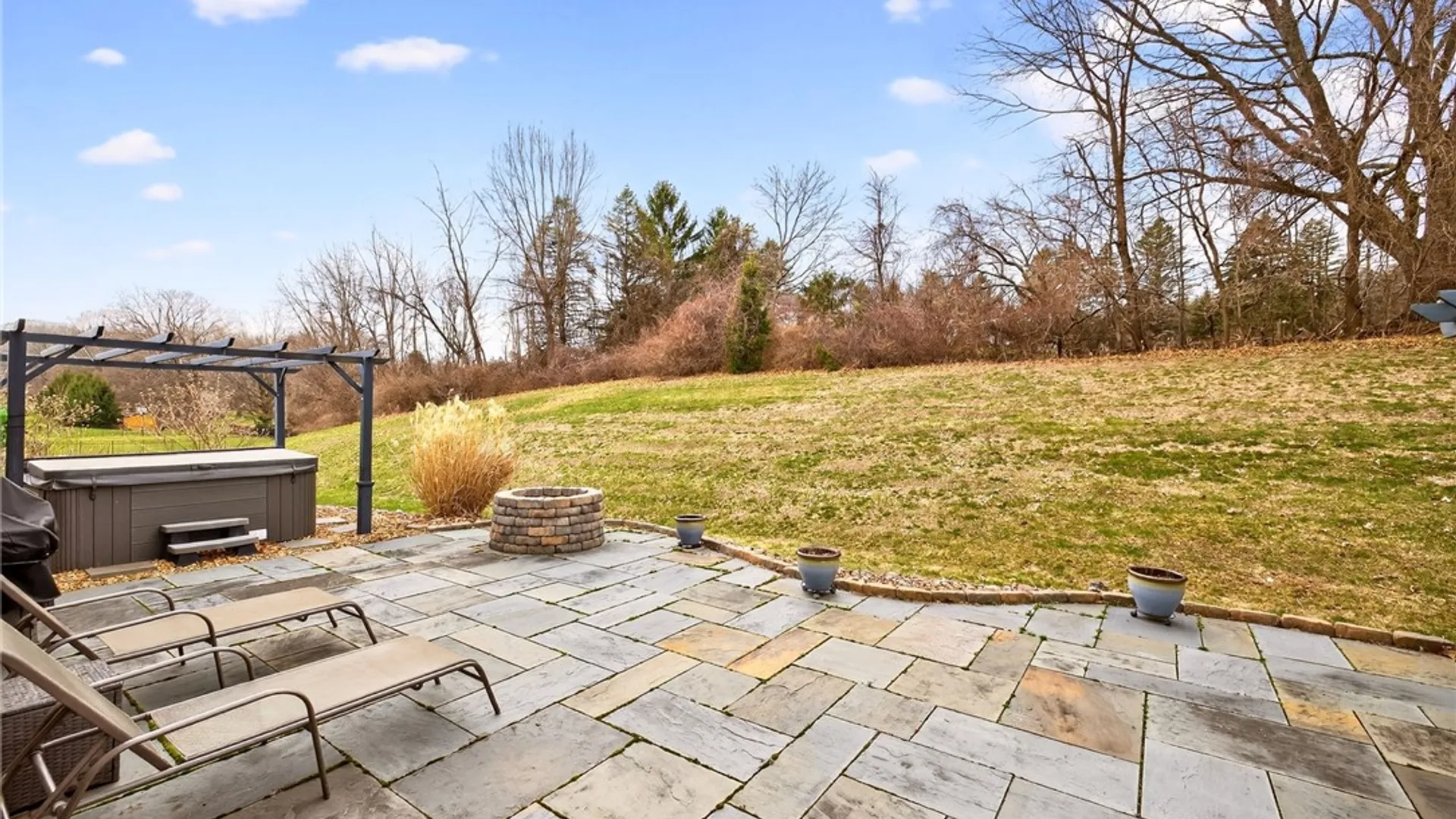 Property at 1041 Warters Cv, Victor, NY 14564 8