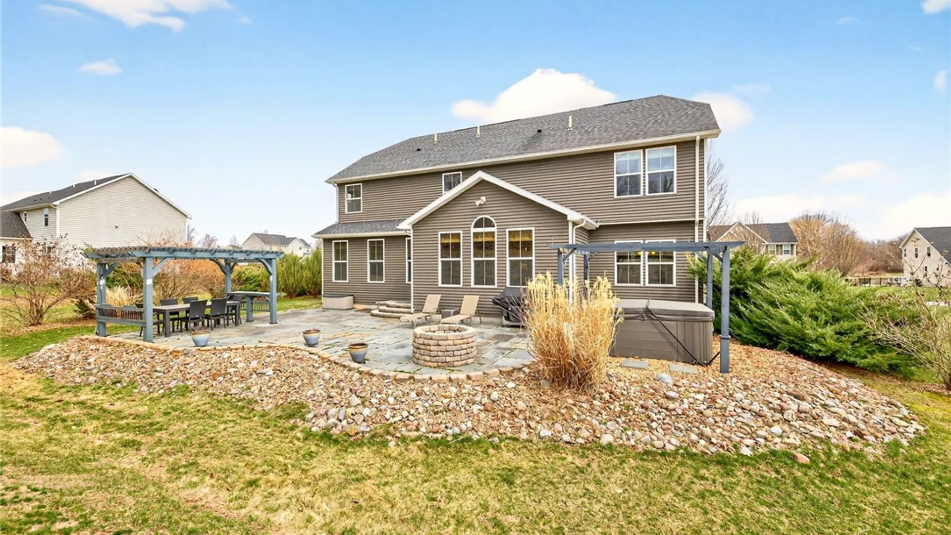 Property at 1041 Warters Cv, Victor, NY 14564 9