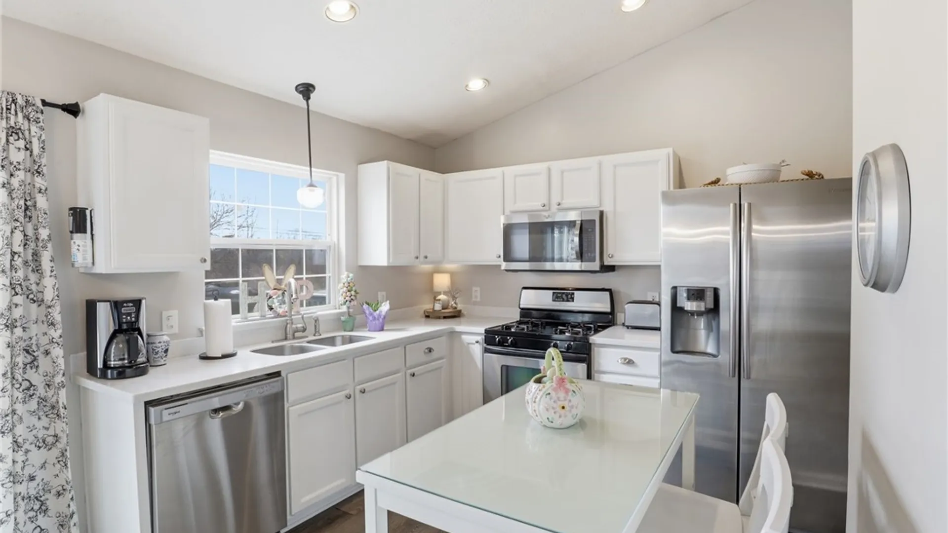 Property at 562 Crows Nest Lane, Walworth, NY 14502 14