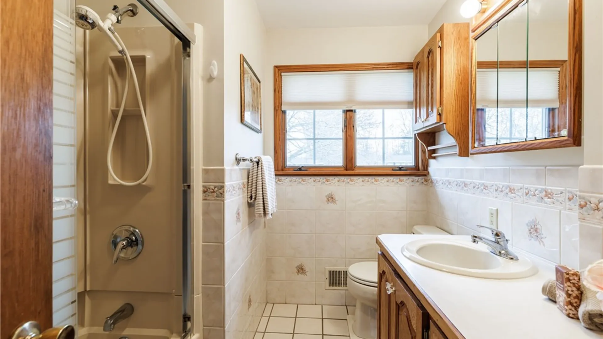 Property at 41 Fox Chapel Road, Henrietta, NY 14534 15