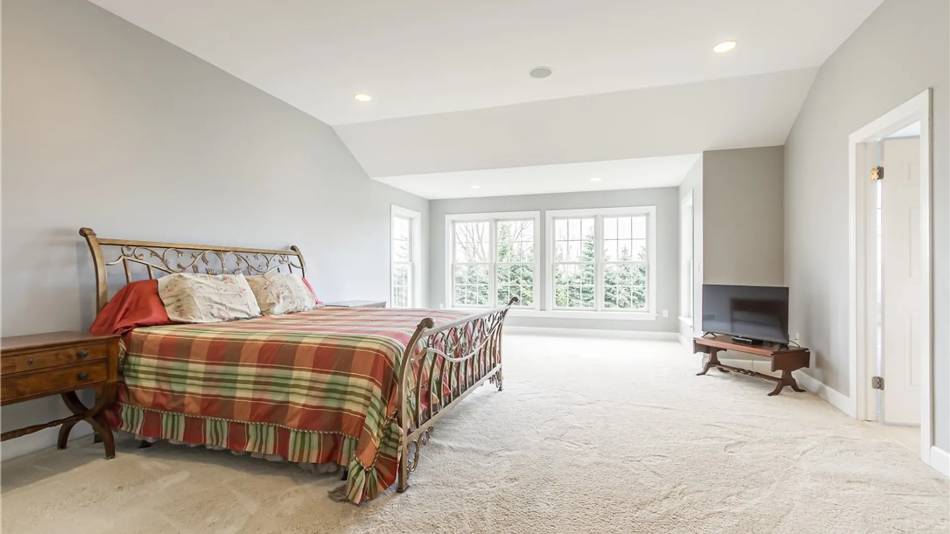 Property at 540 Clover Hills Drive, Pittsford, NY 14618 23