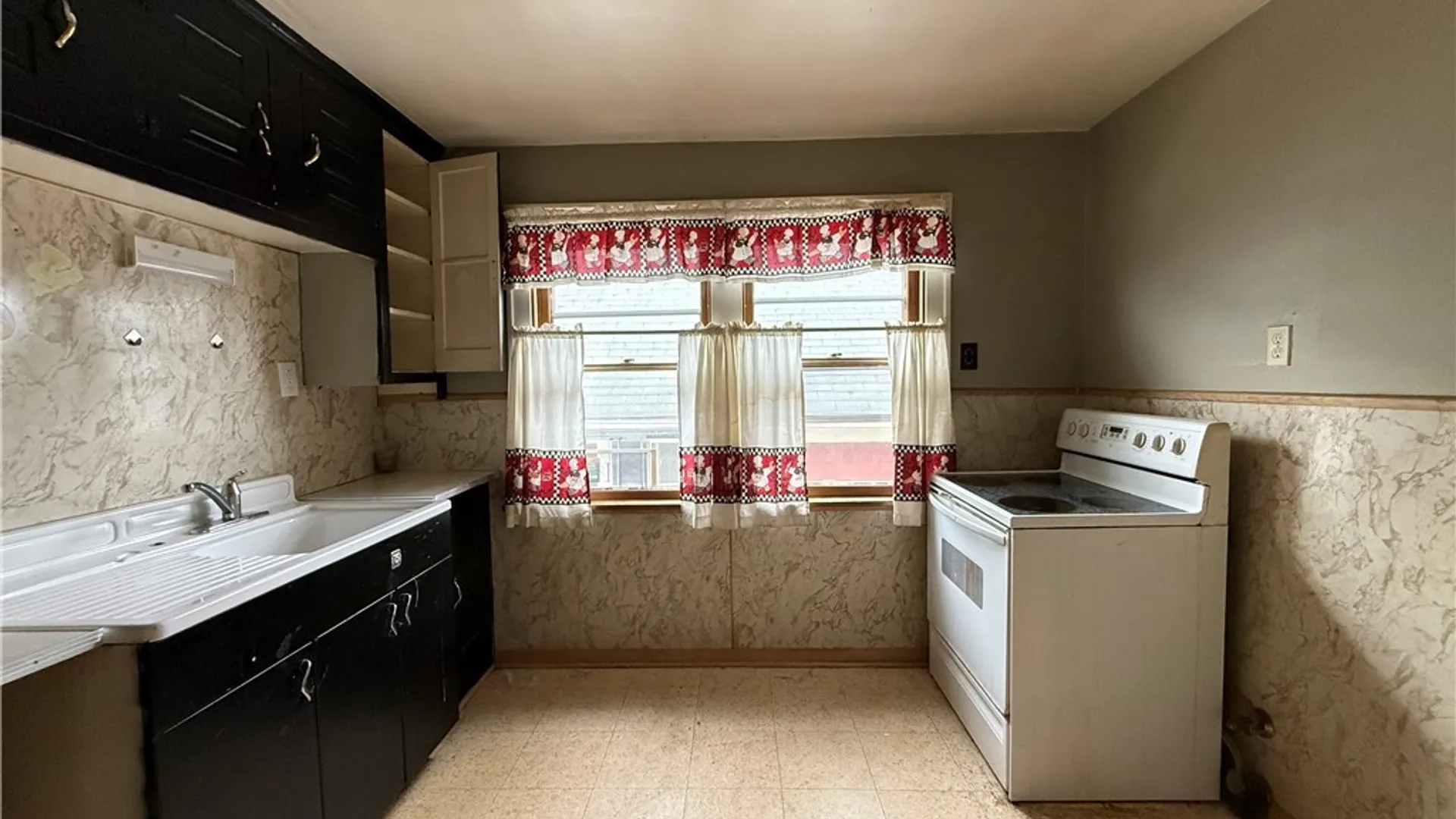 Property at 733 Lasalle Avenue, Buffalo, NY 14215 5