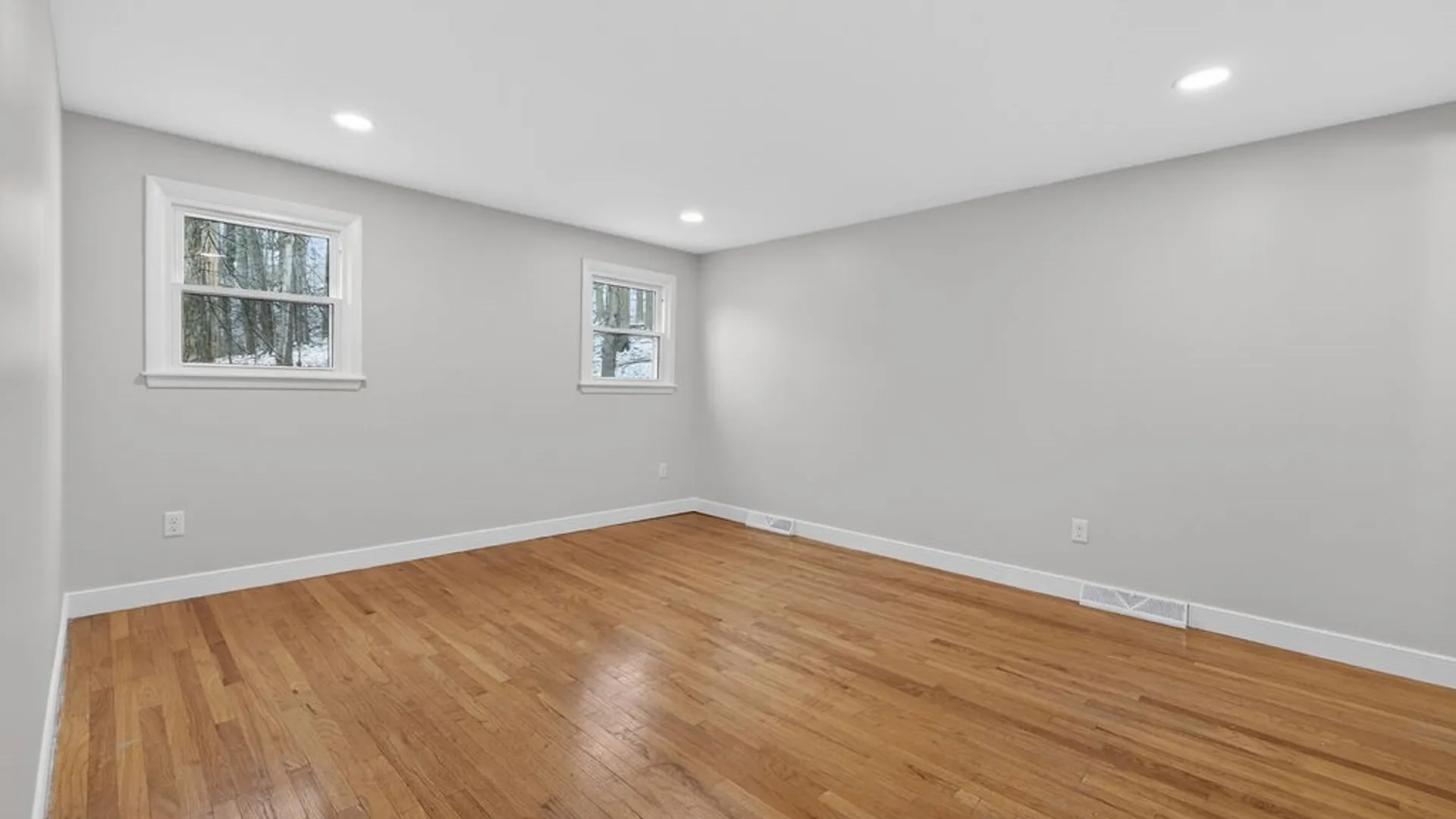 Property at 5 Camelot Circle, Camillus, NY 13219 17