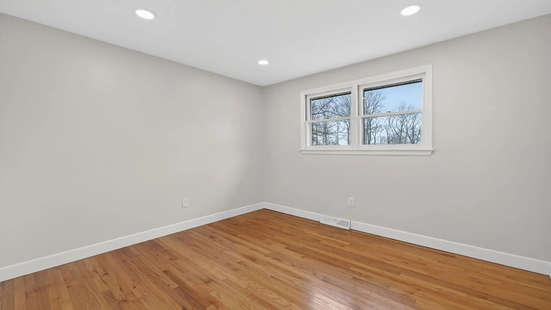 Property at 5 Camelot Circle, Camillus, NY 13219 22