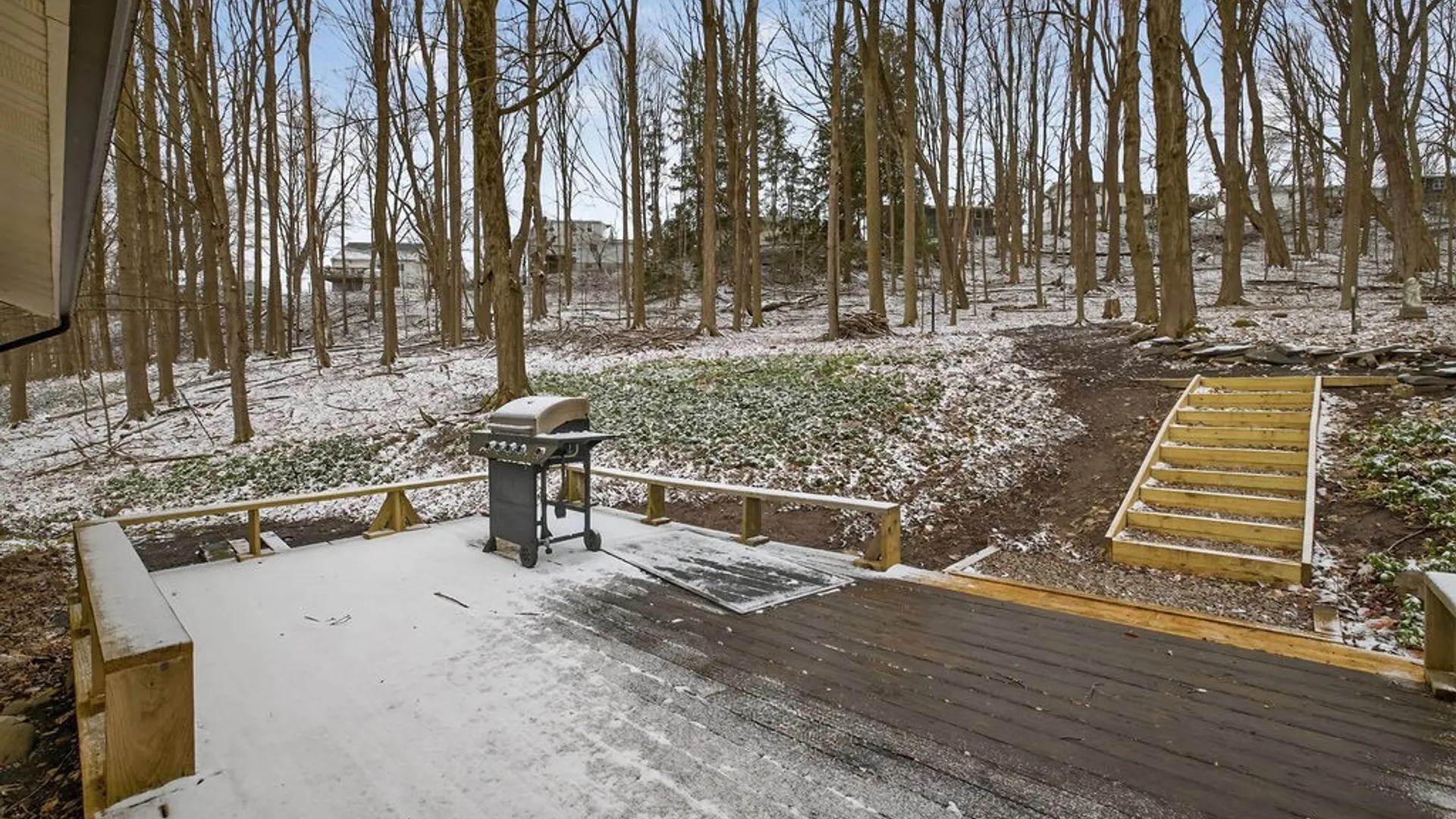 Property at 5 Camelot Circle, Camillus, NY 13219 3