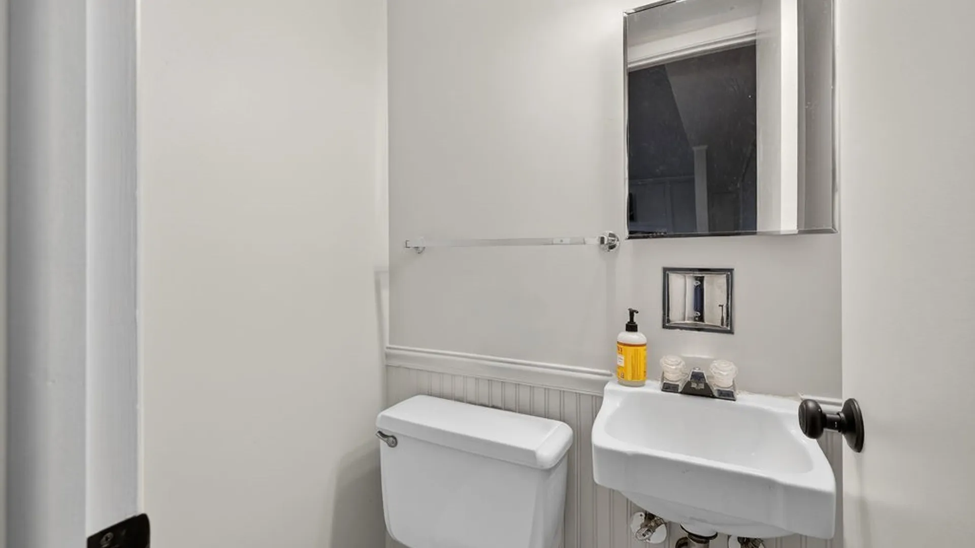 Property at 5 Camelot Circle, Camillus, NY 13219 32