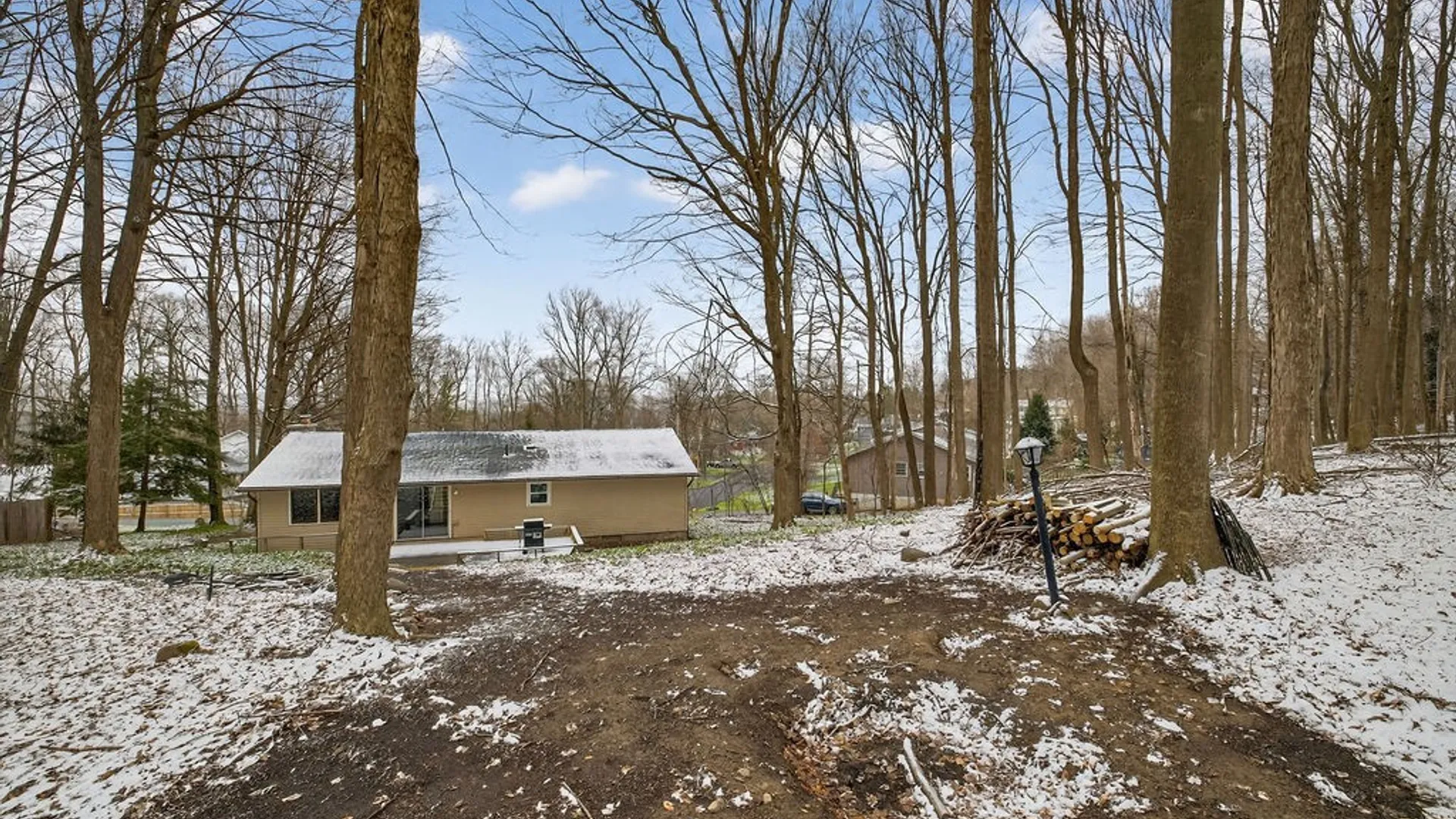 Property at 5 Camelot Circle, Camillus, NY 13219 4