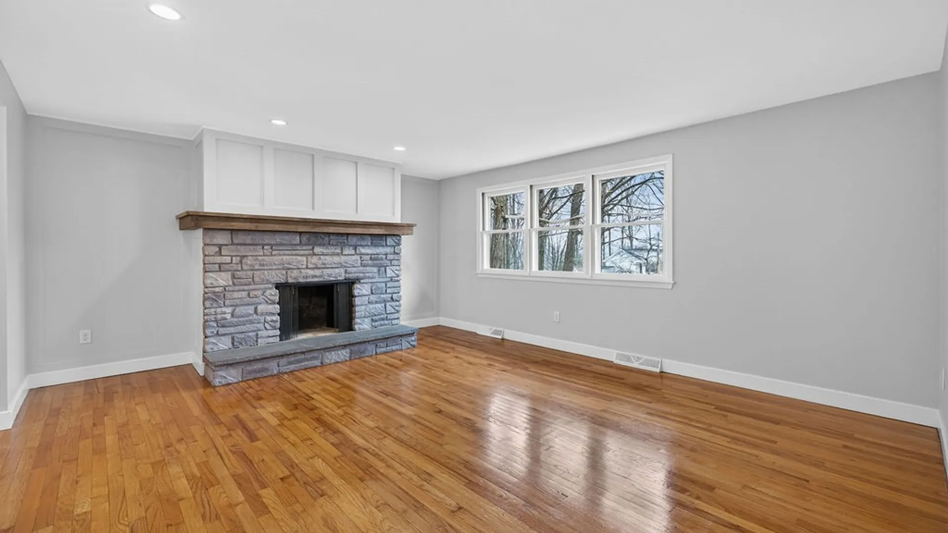 Property at 5 Camelot Circle, Camillus, NY 13219 6