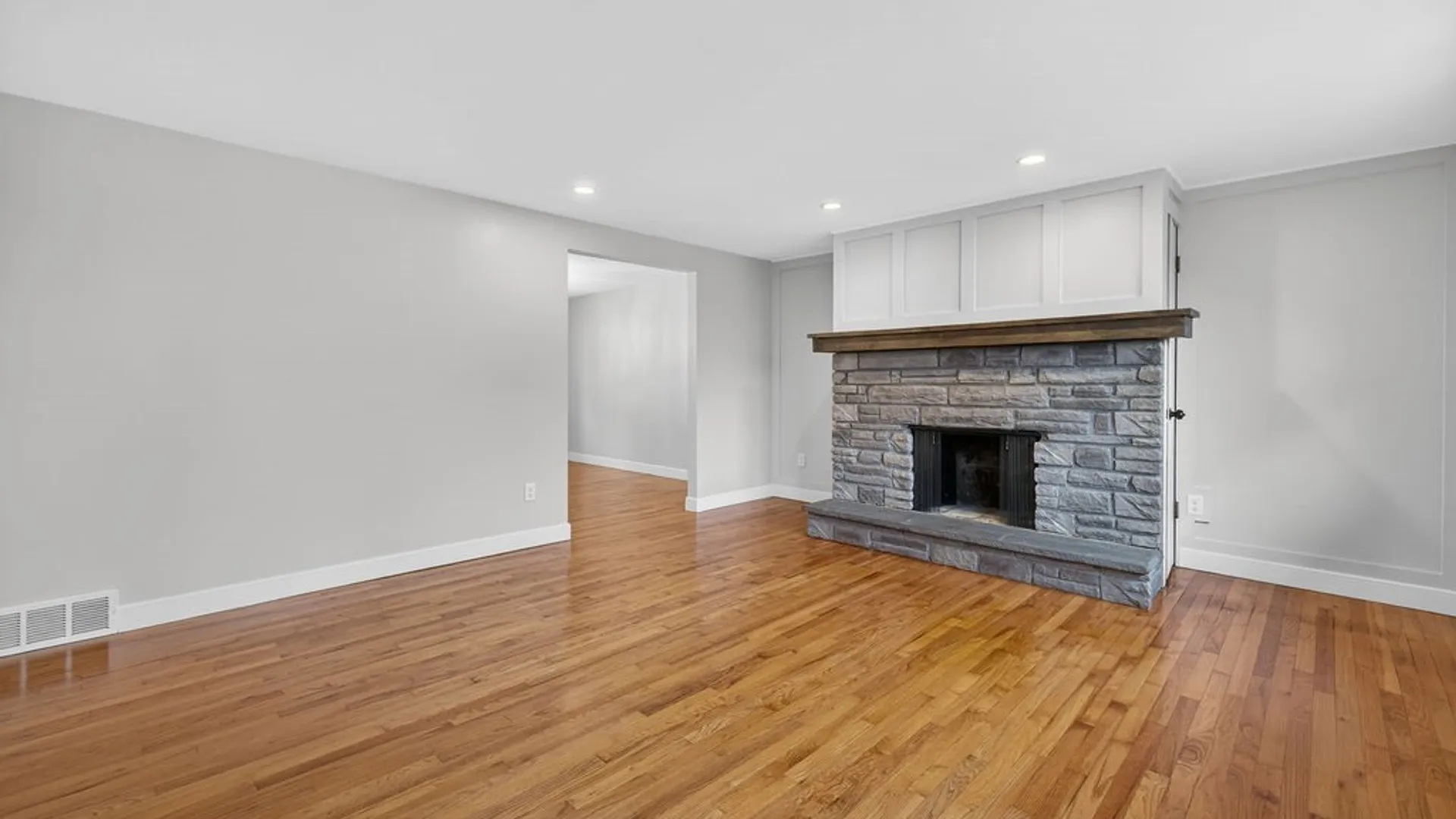 Property at 5 Camelot Circle, Camillus, NY 13219 7