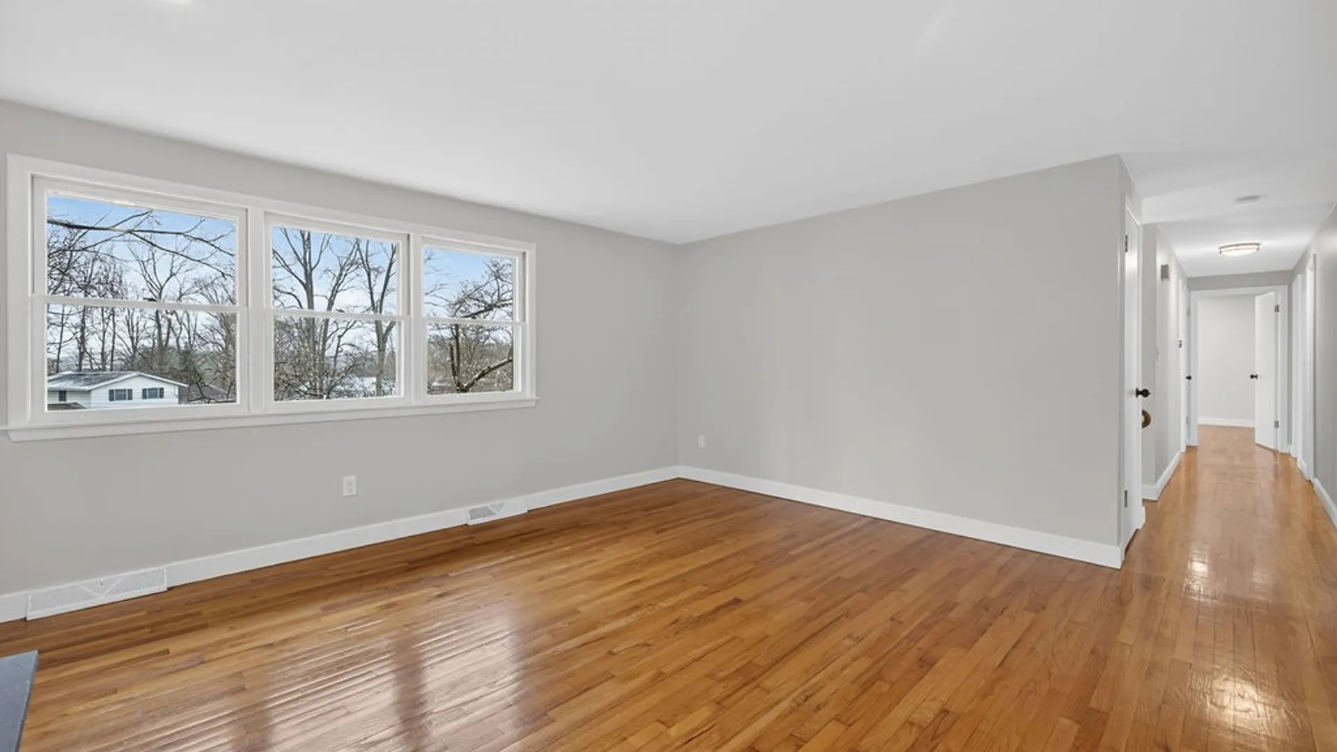 Property at 5 Camelot Circle, Camillus, NY 13219 8