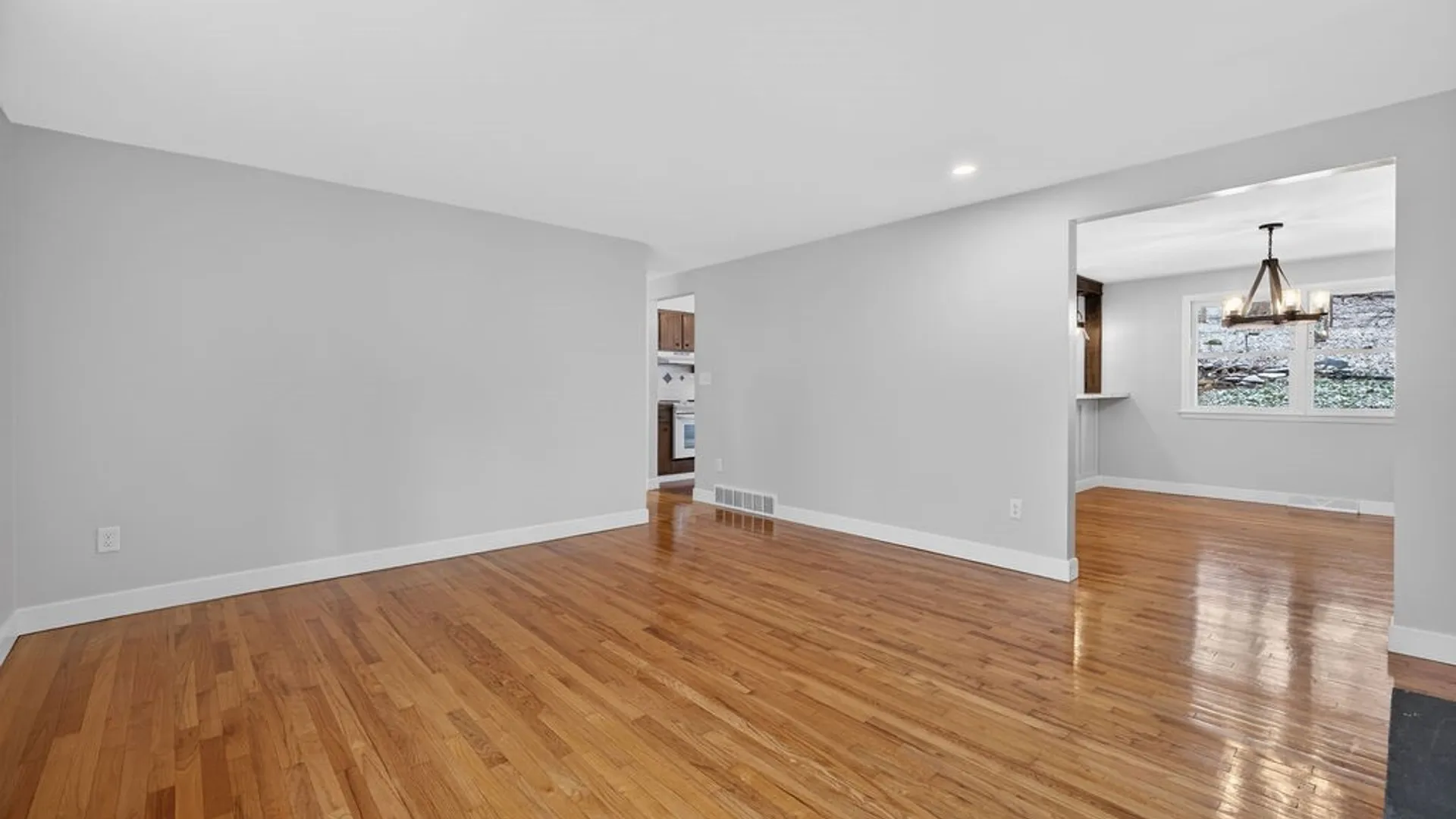 Property at 5 Camelot Circle, Camillus, NY 13219 9