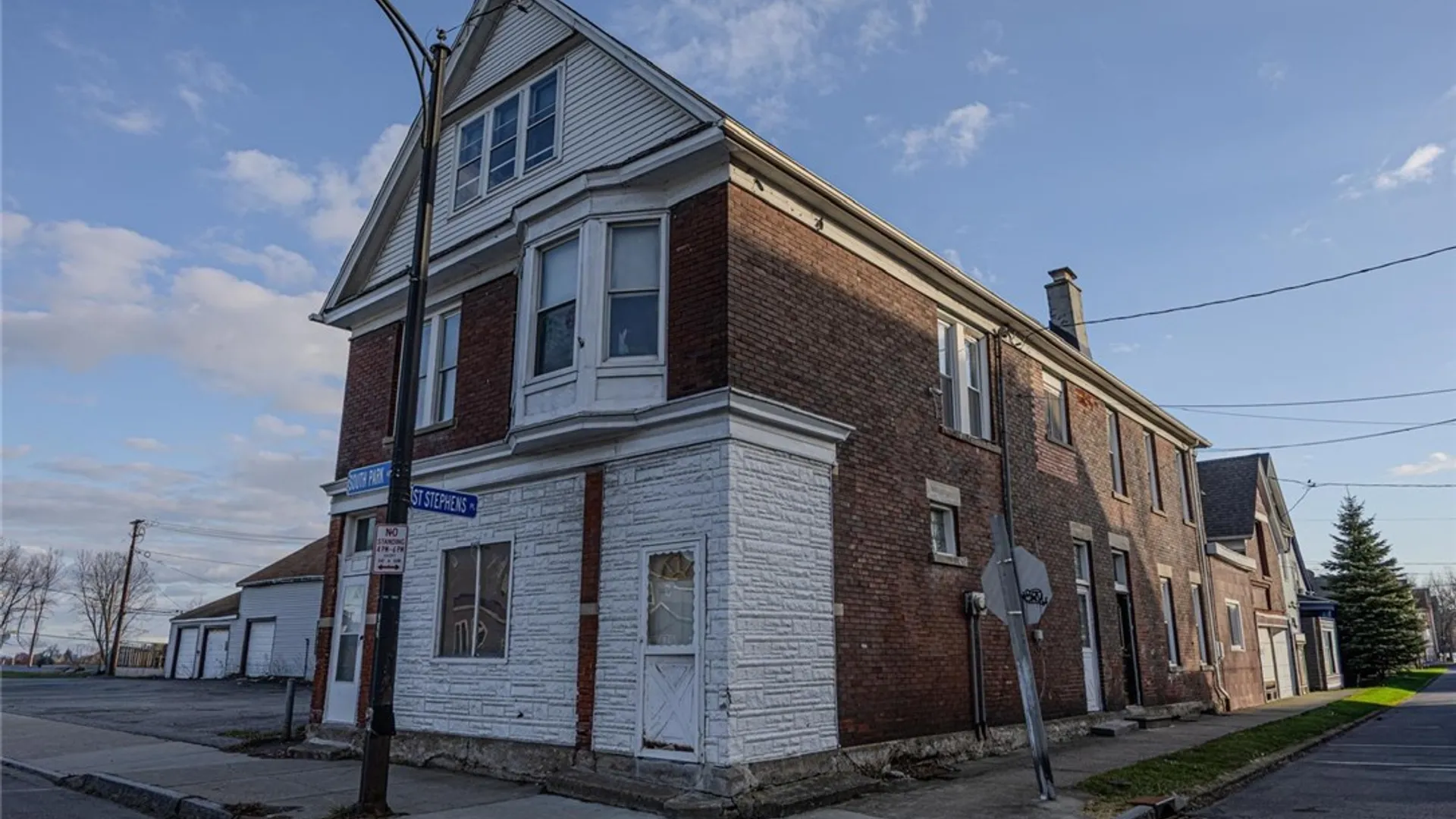 Property at 901 Park Avenue, Buffalo, NY 14210 4