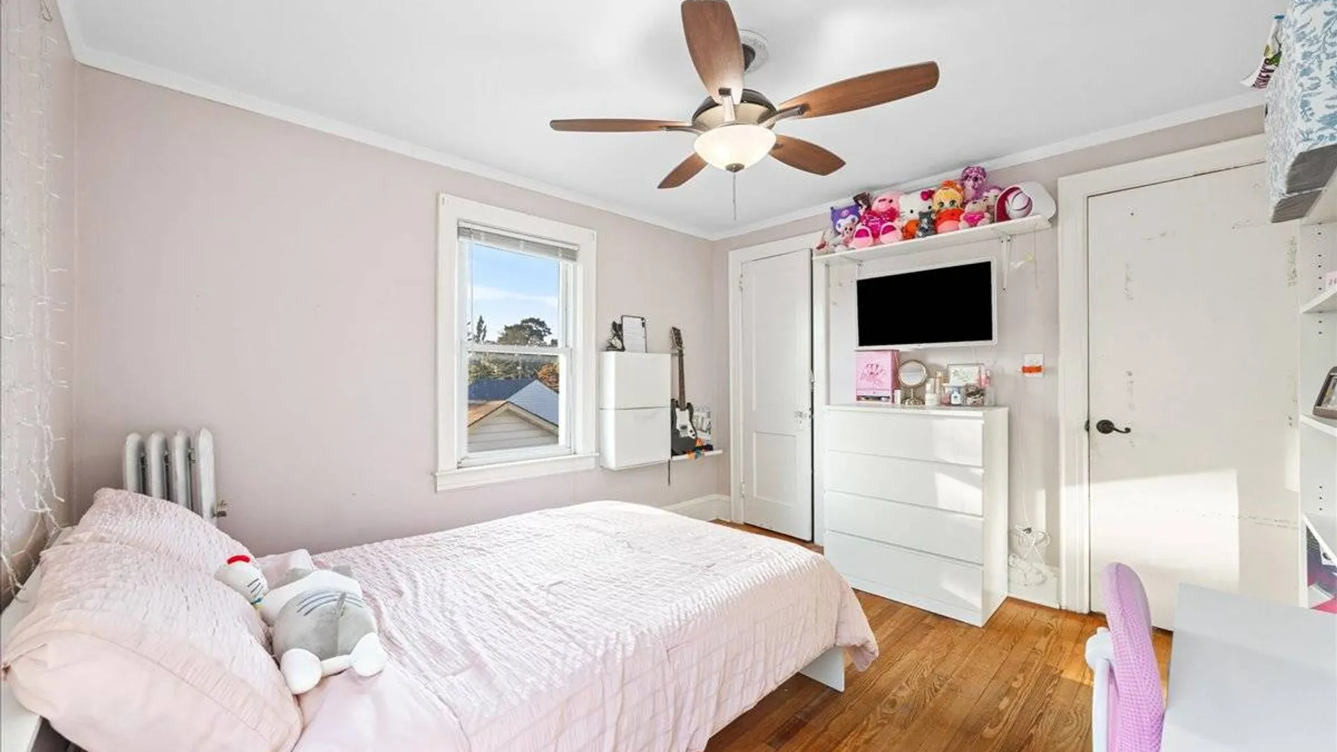 Property at 76 S Montgomery St, Valley Stream, NY 11580 11