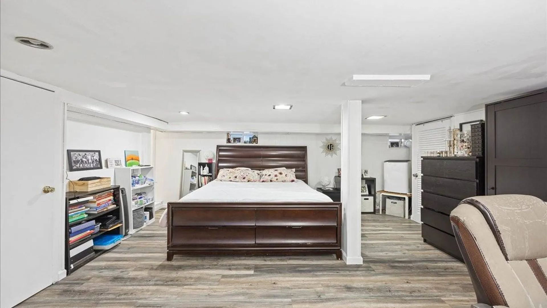 Property at 76 S Montgomery St, Valley Stream, NY 11580 13
