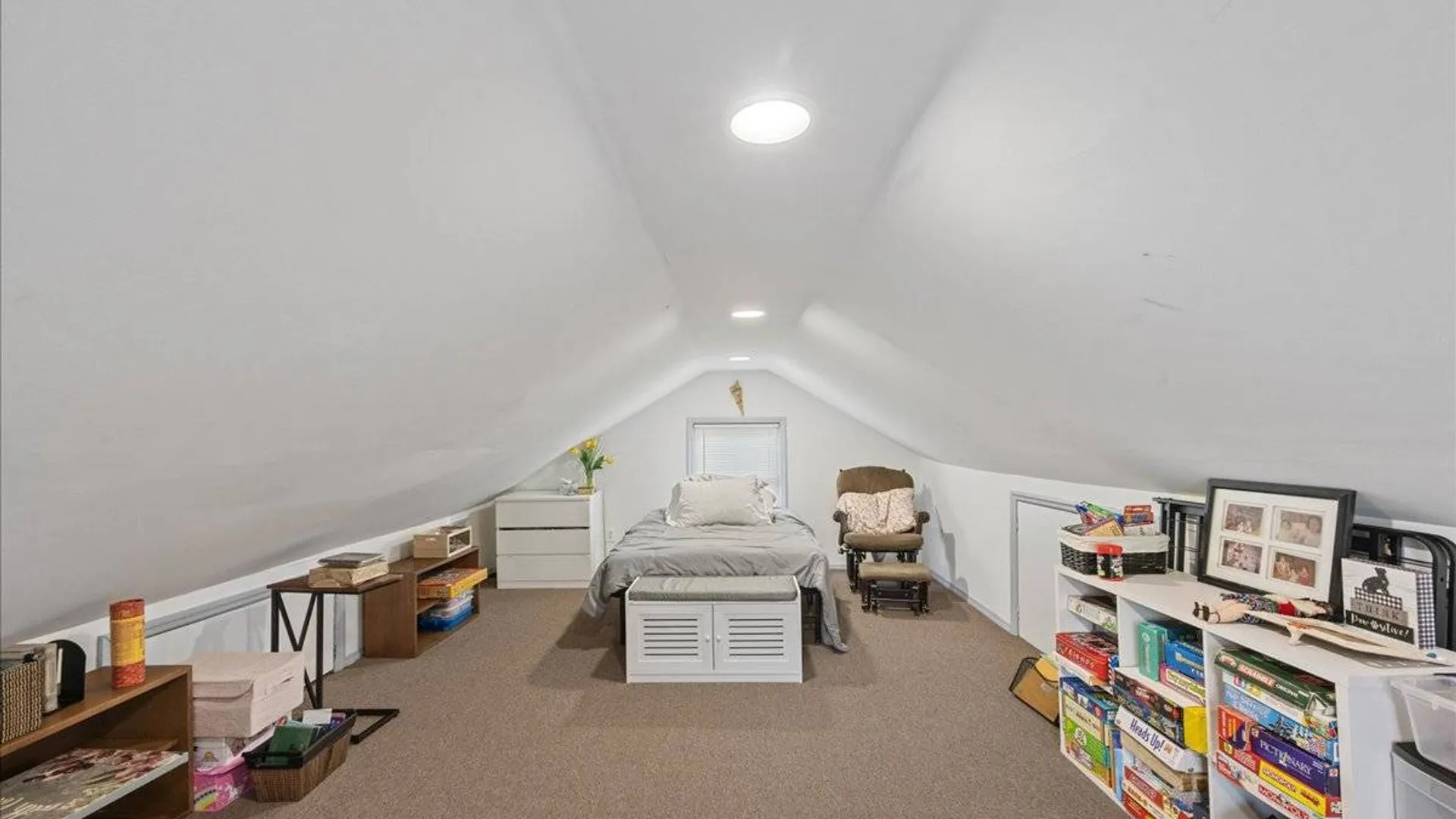 Property at 76 S Montgomery St, Valley Stream, NY 11580 14