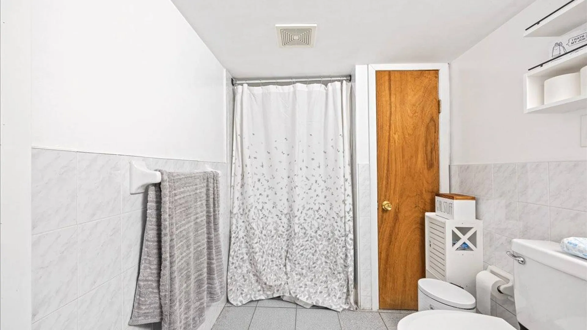 Property at 76 S Montgomery St, Valley Stream, NY 11580 18