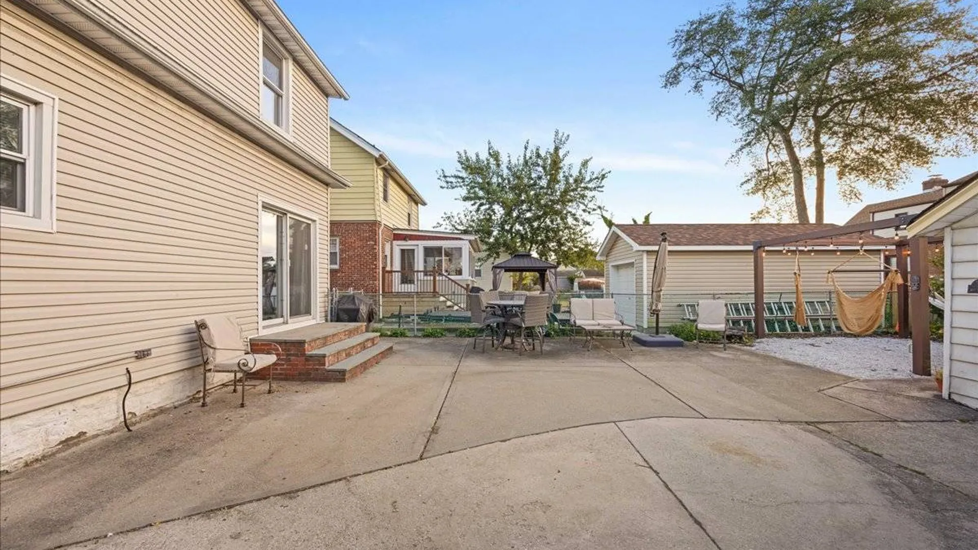 Property at 76 S Montgomery St, Valley Stream, NY 11580 22