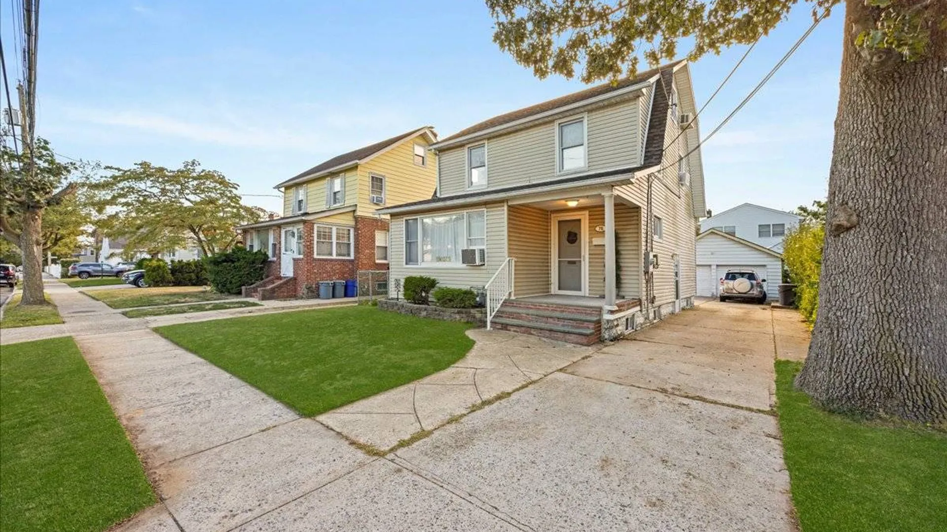 Property at 76 S Montgomery St, Valley Stream, NY 11580 4