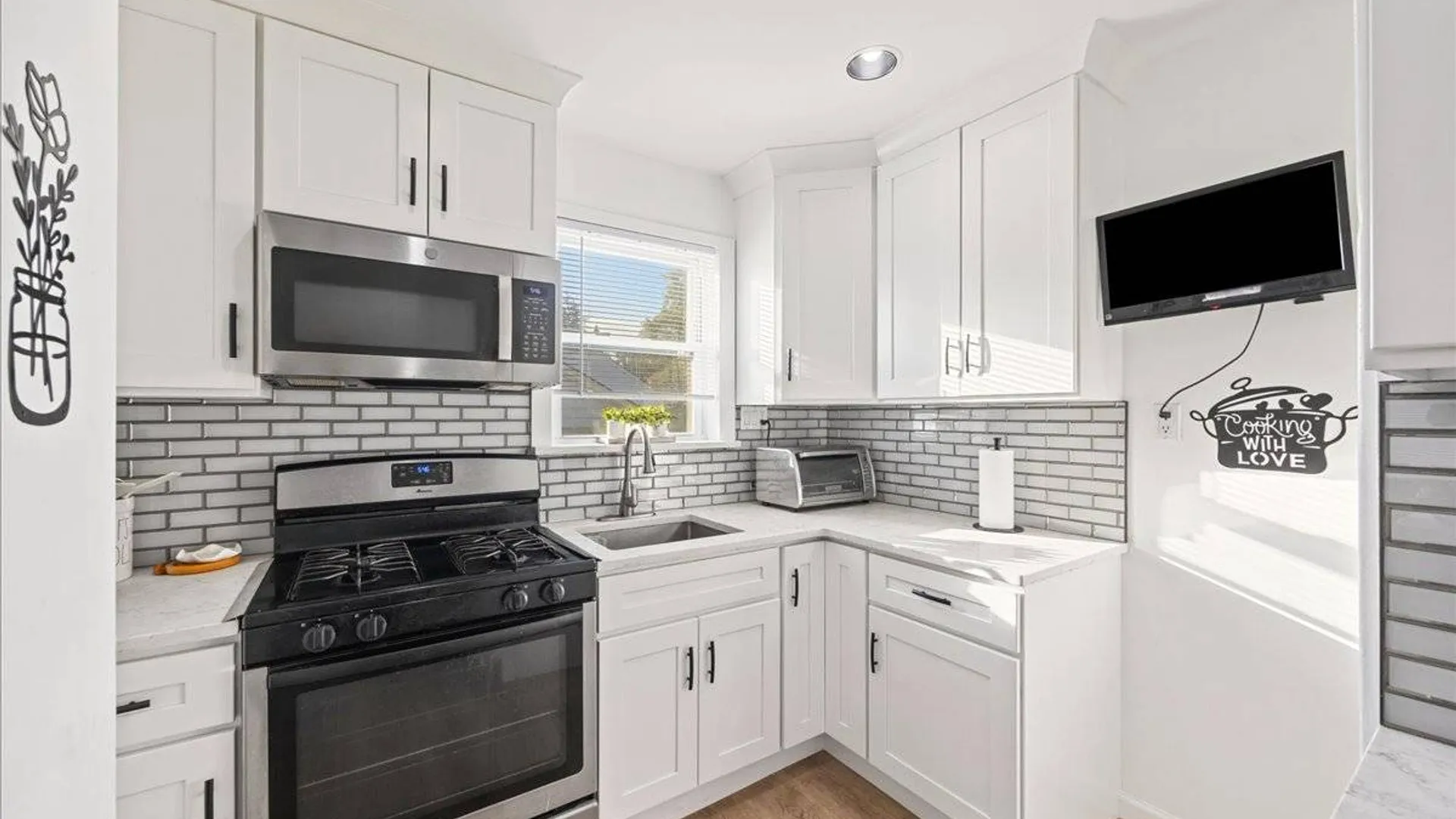 Property at 76 S Montgomery St, Valley Stream, NY 11580 9