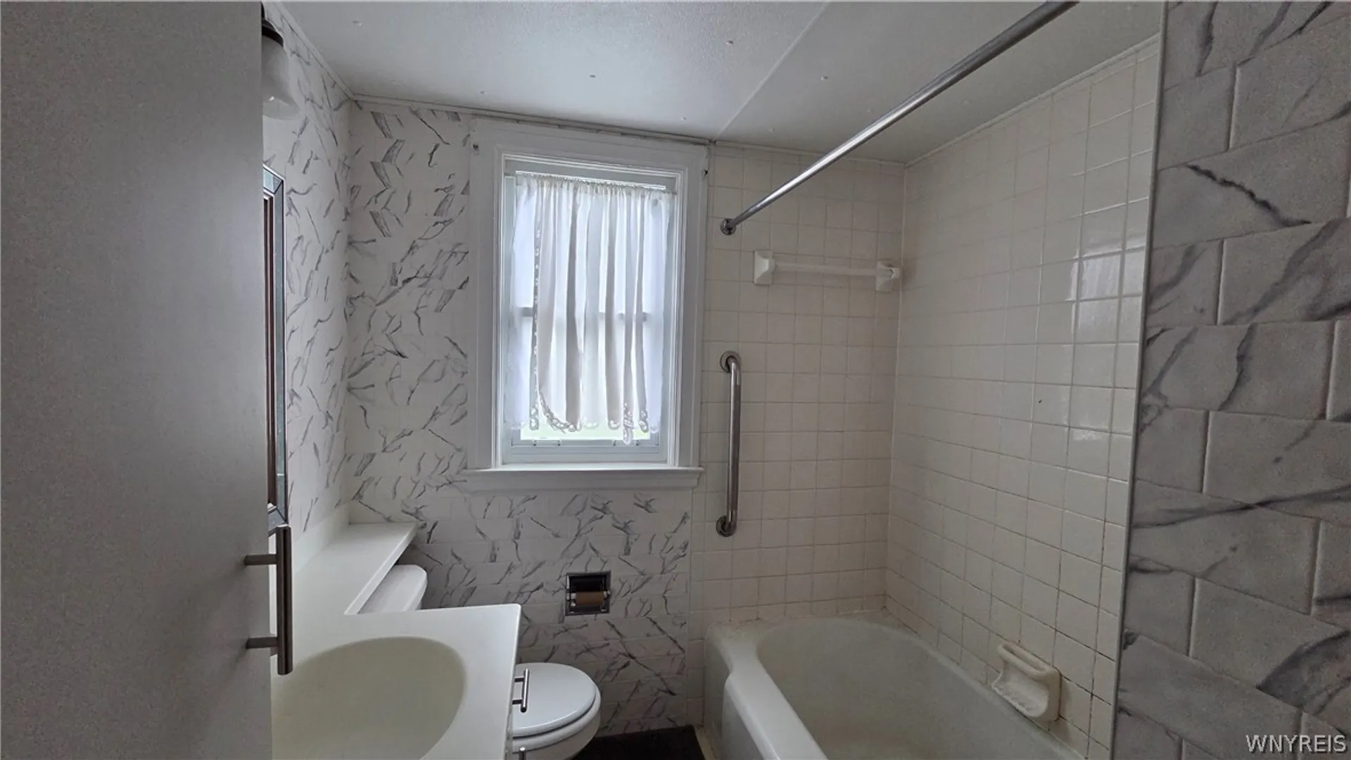 Property at 1 Cresthaven Drive, Cheektowaga, NY 14225 15
