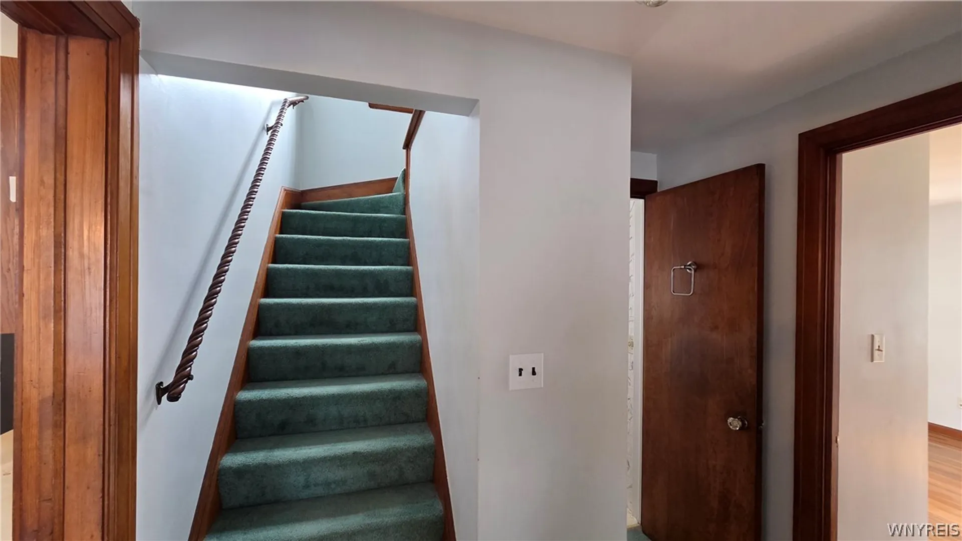 Property at 1 Cresthaven Drive, Cheektowaga, NY 14225 18