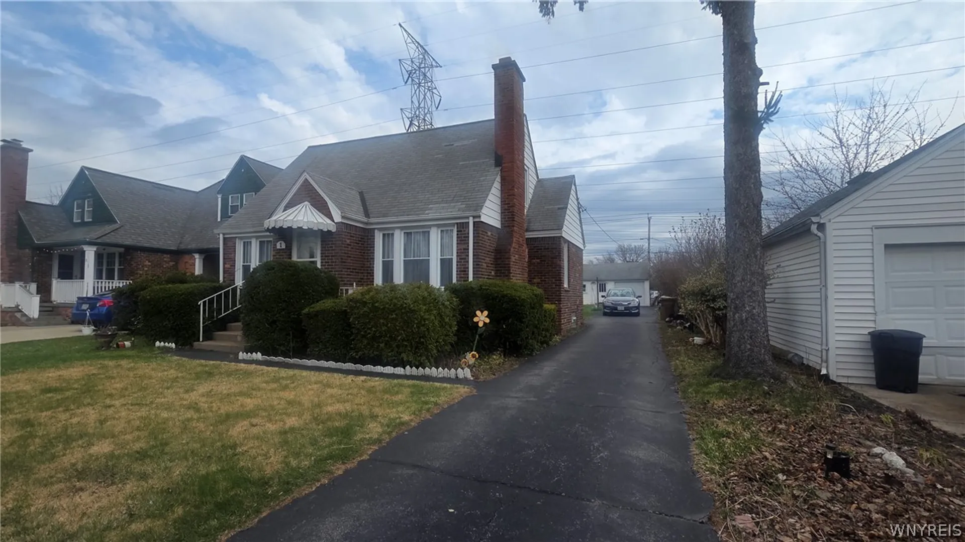 Property at 1 Cresthaven Drive, Cheektowaga, NY 14225 2