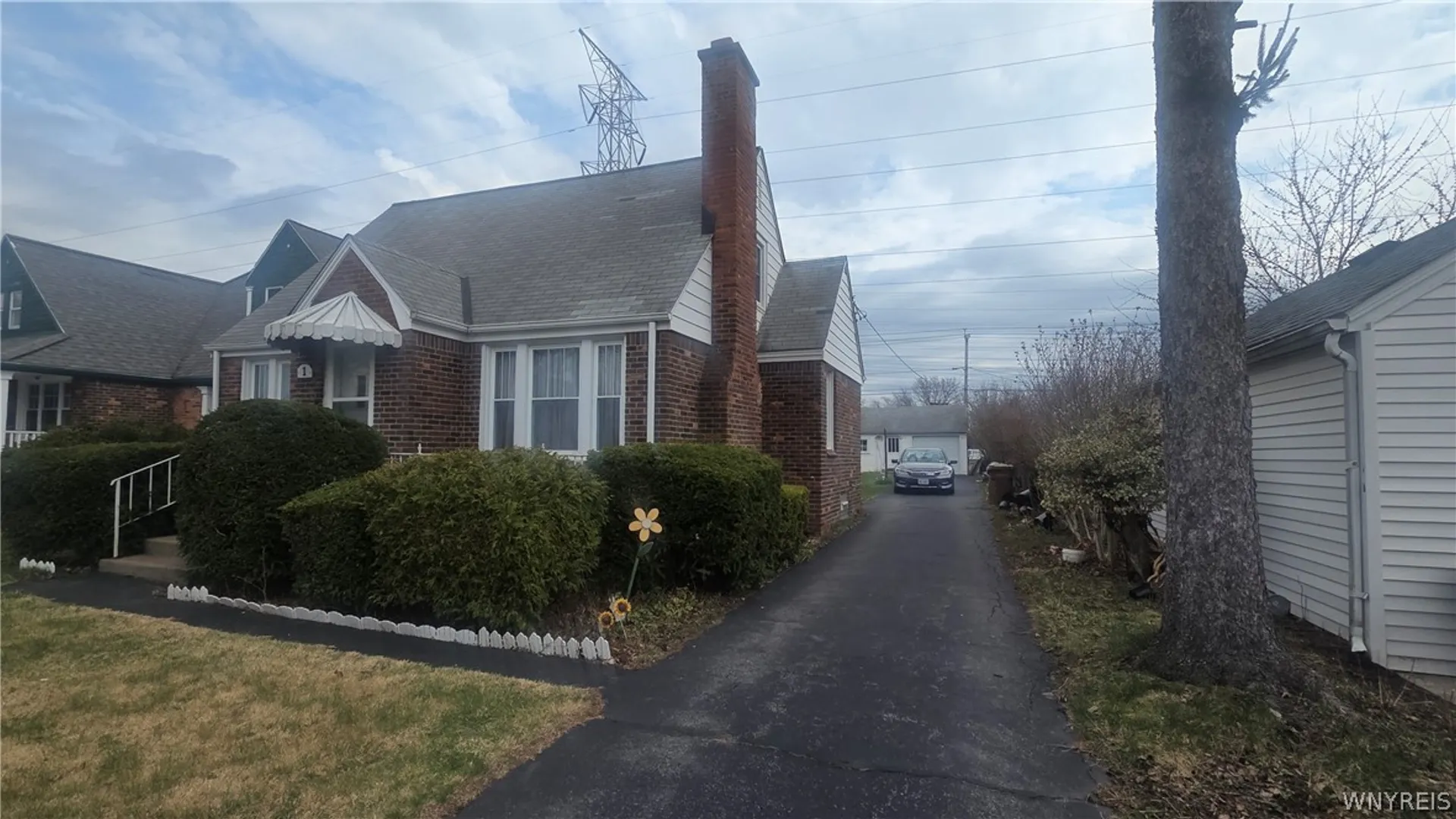 Property at 1 Cresthaven Drive, Cheektowaga, NY 14225 3