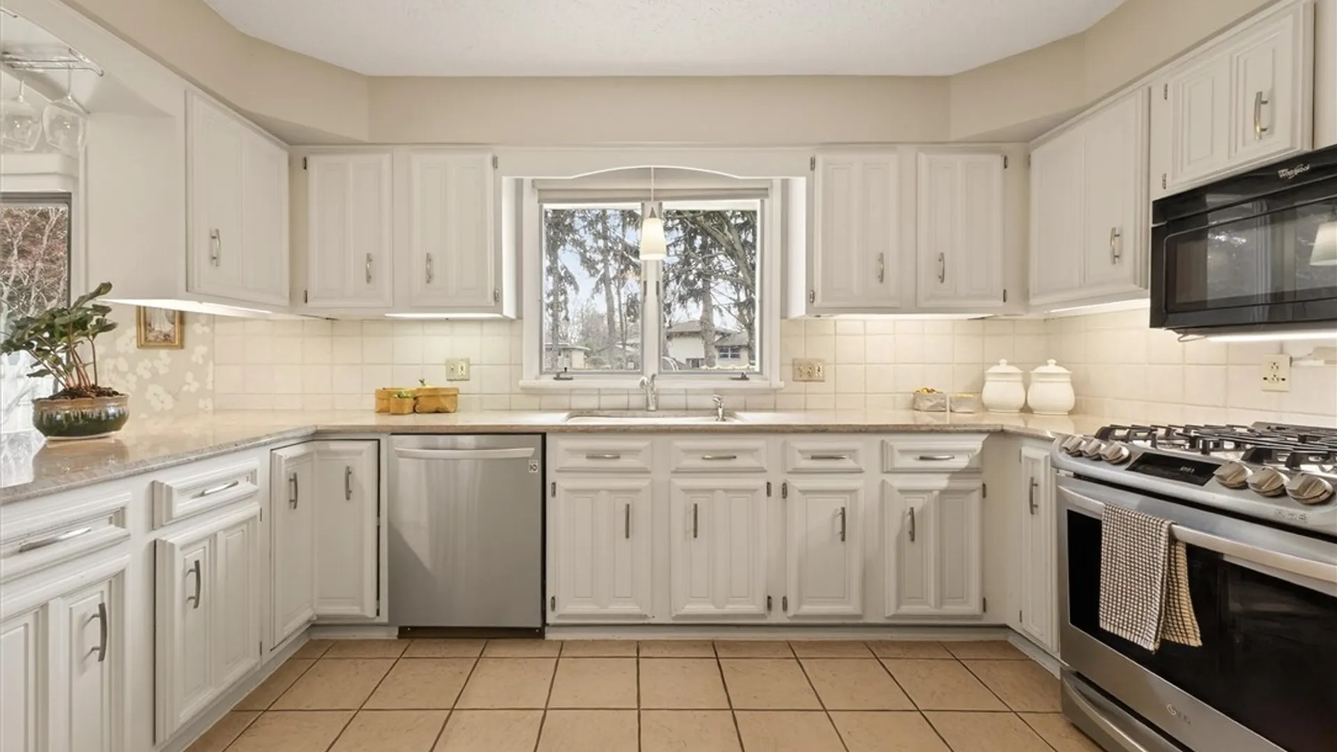 Property at 66 Rick Edge Circle, Irondequoit, NY 14609 13