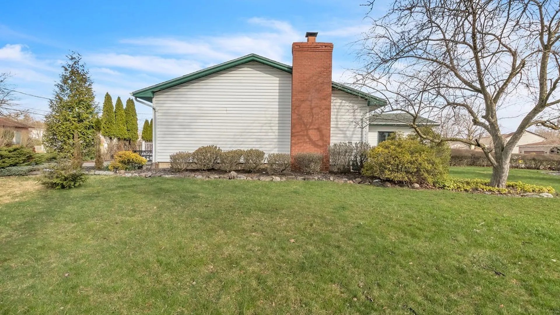 Property at 146 Brier Rd Road, Amherst, NY 14228 5