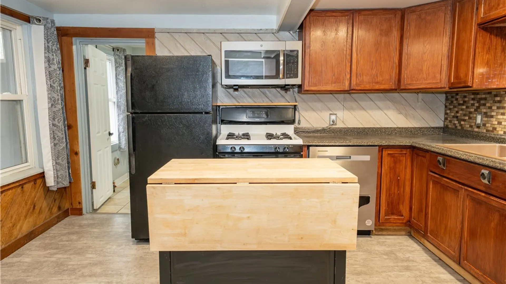 Property at 29 York Street, Evans, NY 14006 9