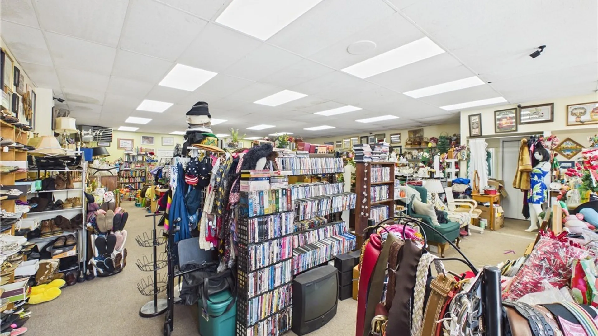 Property at 8656 Buffalo Avenue, Niagara Falls, NY 14304 9