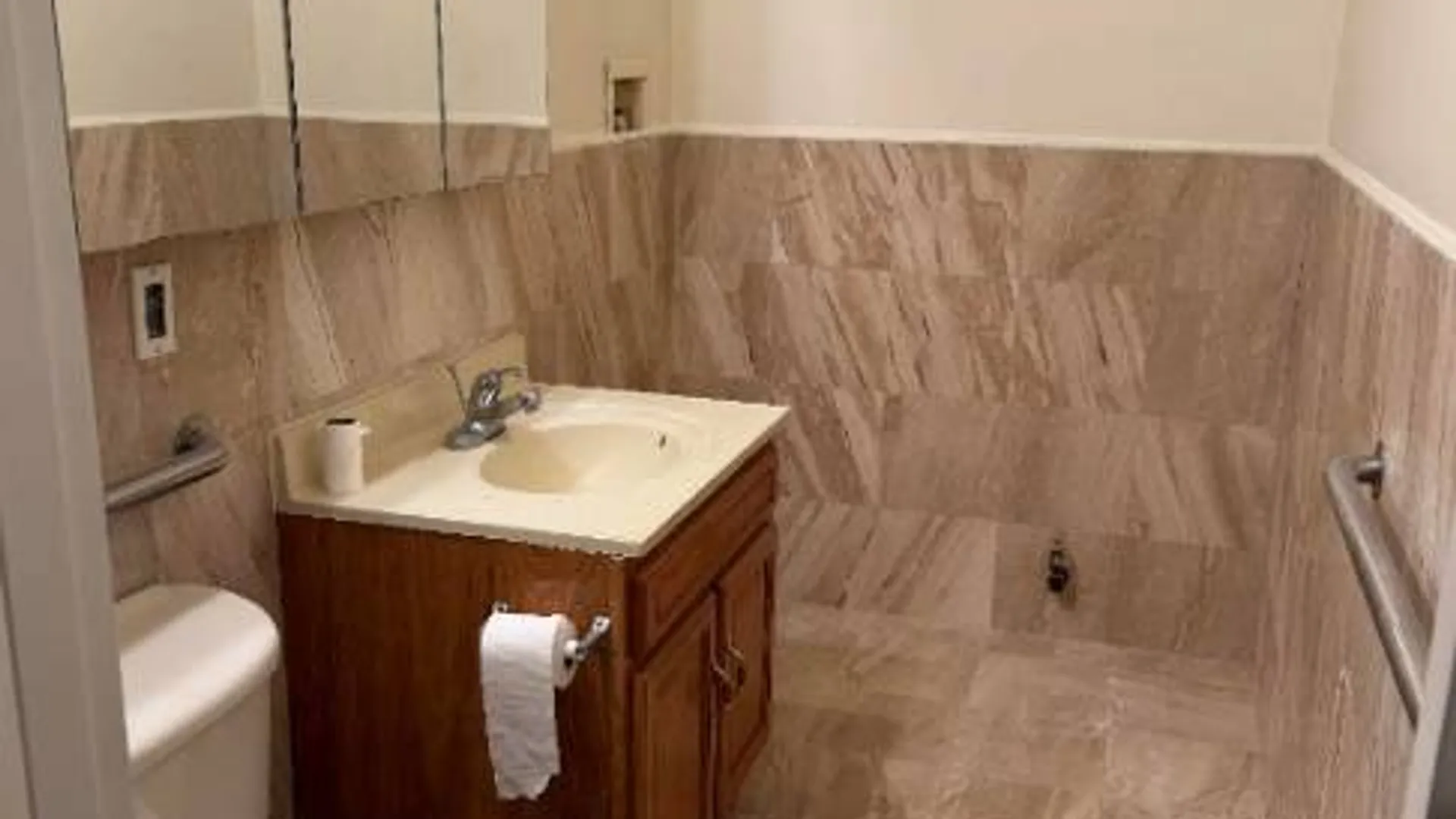 Property at 118-82 Metropolitan Ave, Kew Gardens, NY 11415 21