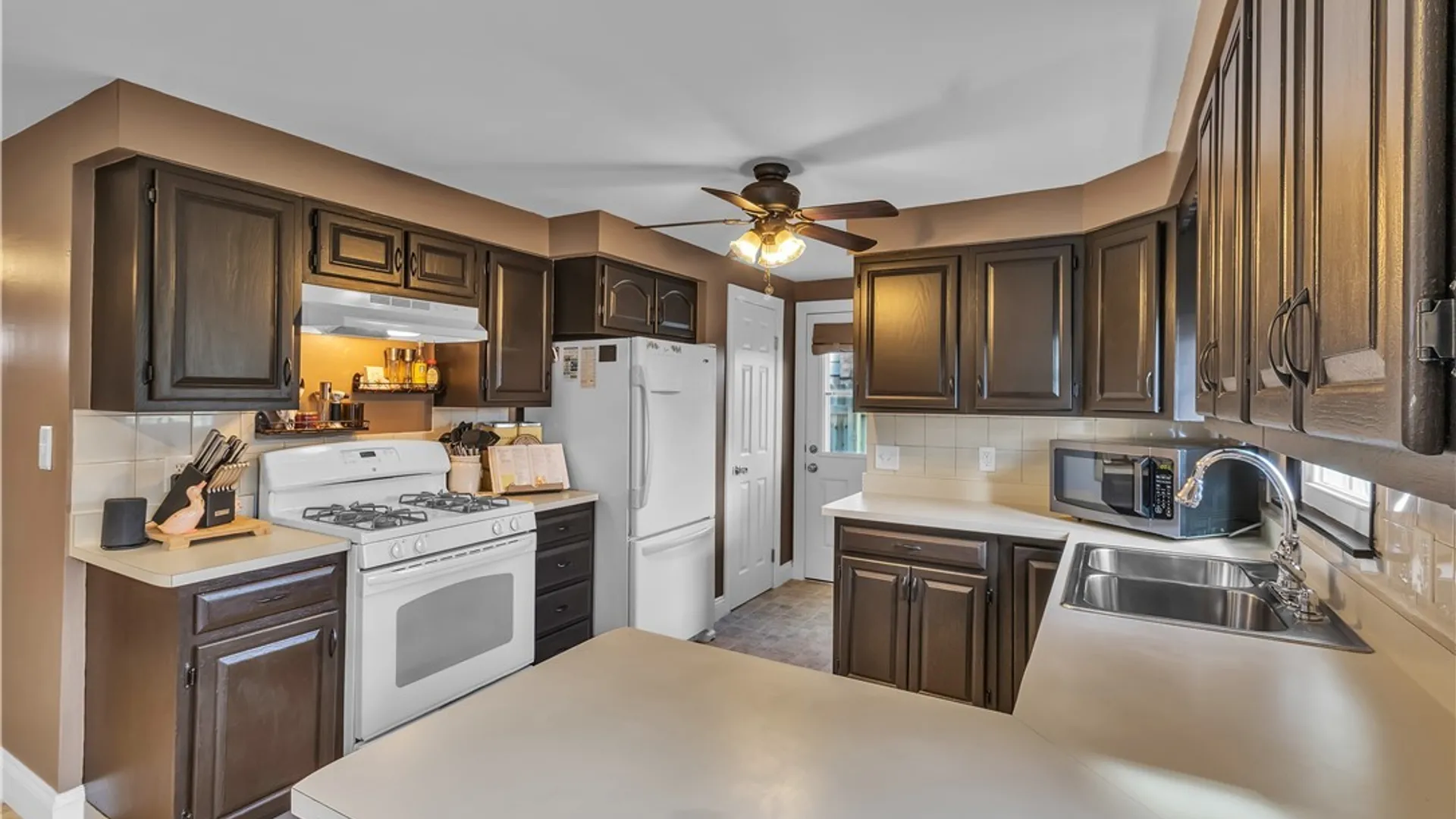 Property at 119 Hanwell Place, Lancaster, NY 14043 11