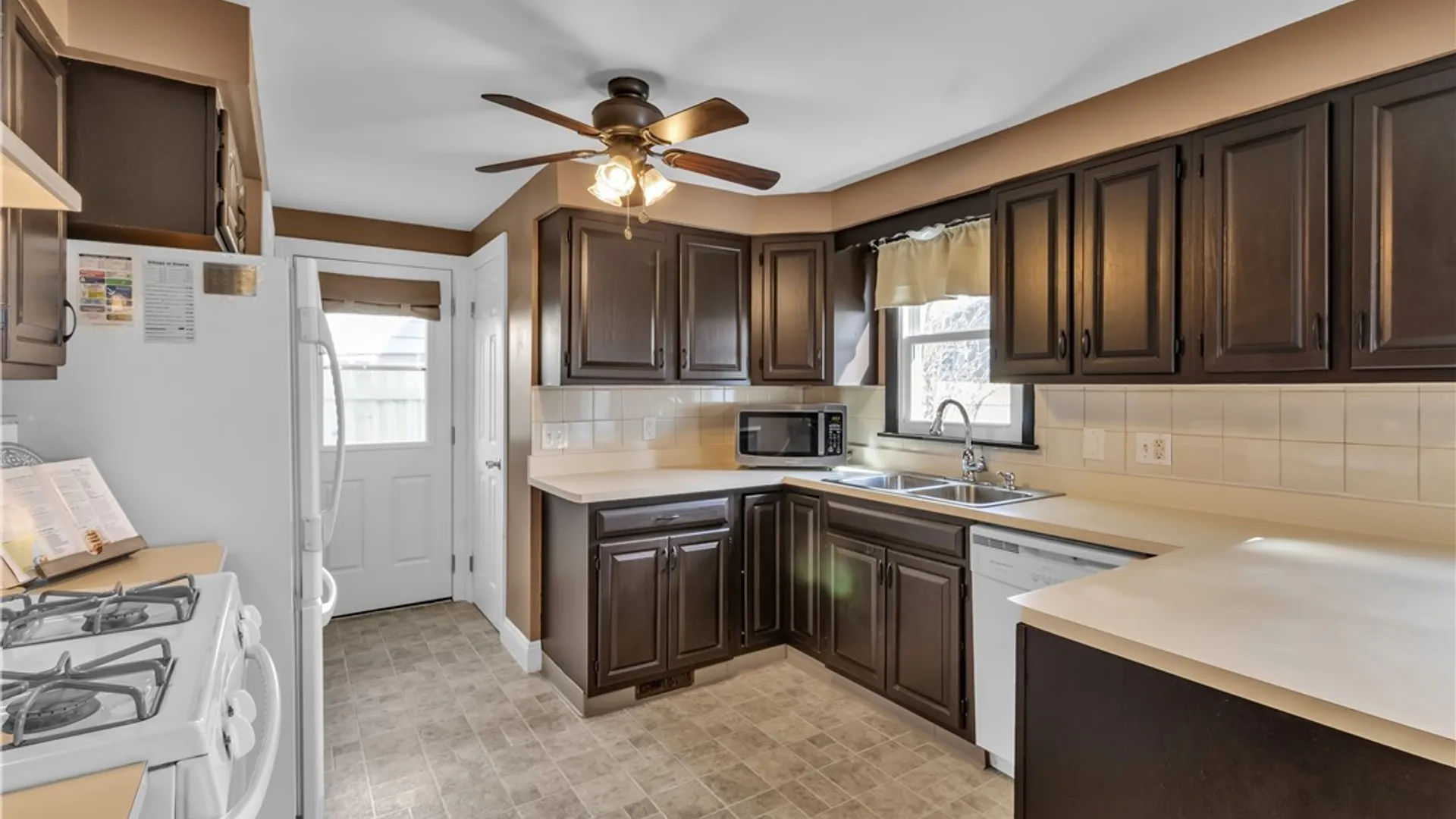 Property at 119 Hanwell Place, Lancaster, NY 14043 12