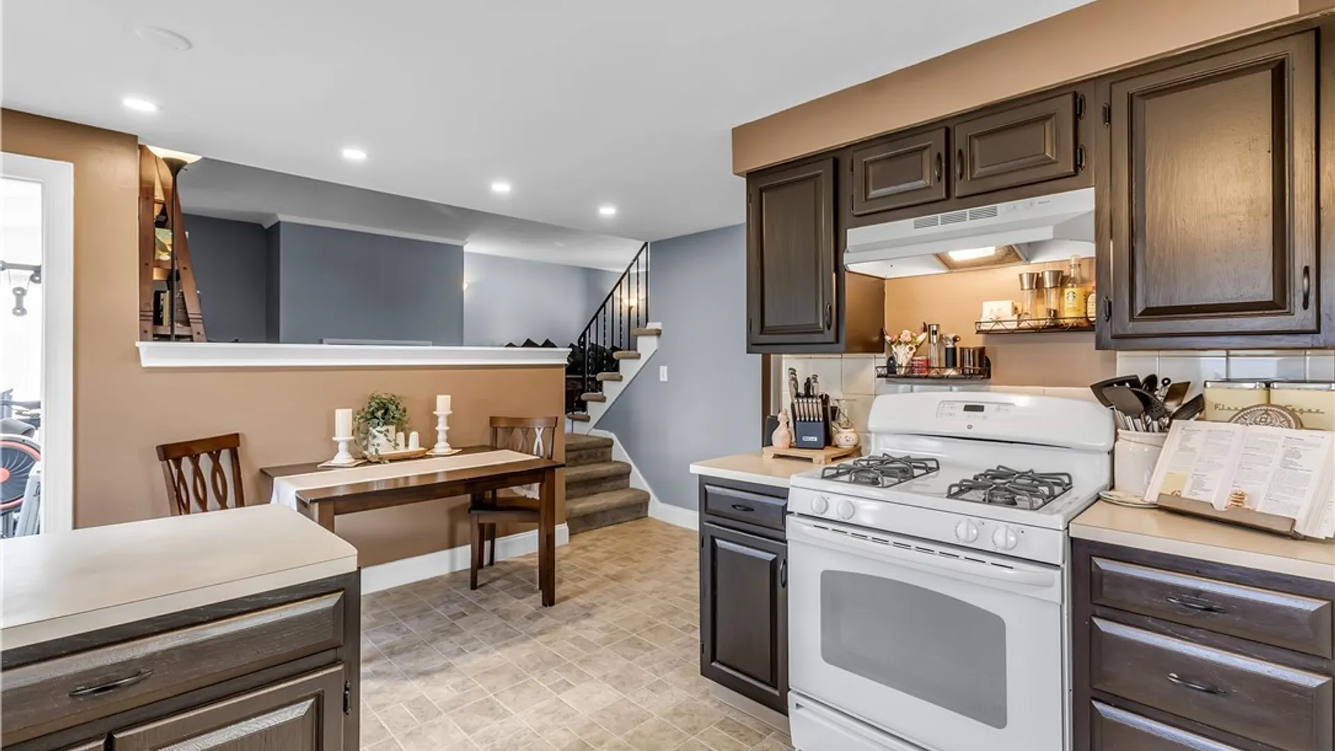 Property at 119 Hanwell Place, Lancaster, NY 14043 14