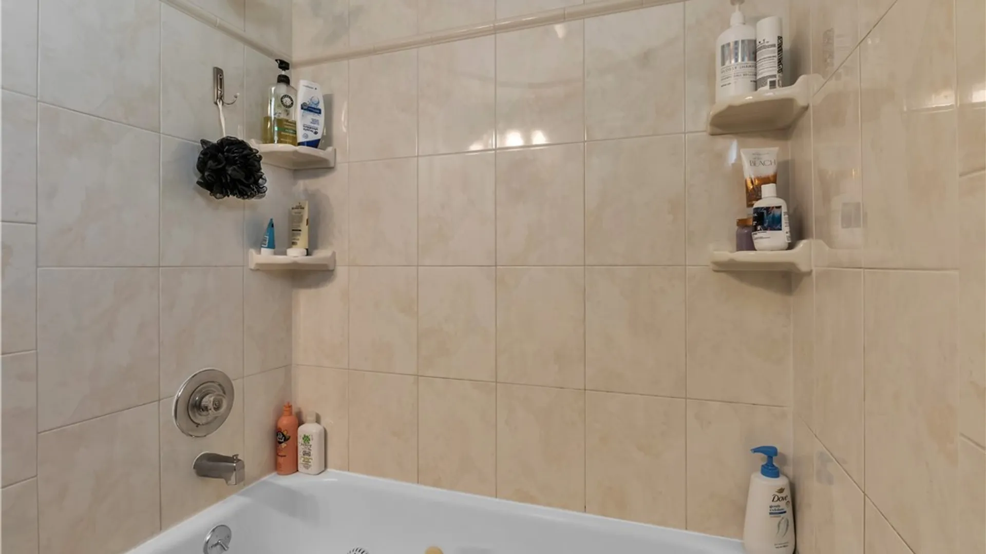 Property at 119 Hanwell Place, Lancaster, NY 14043 34