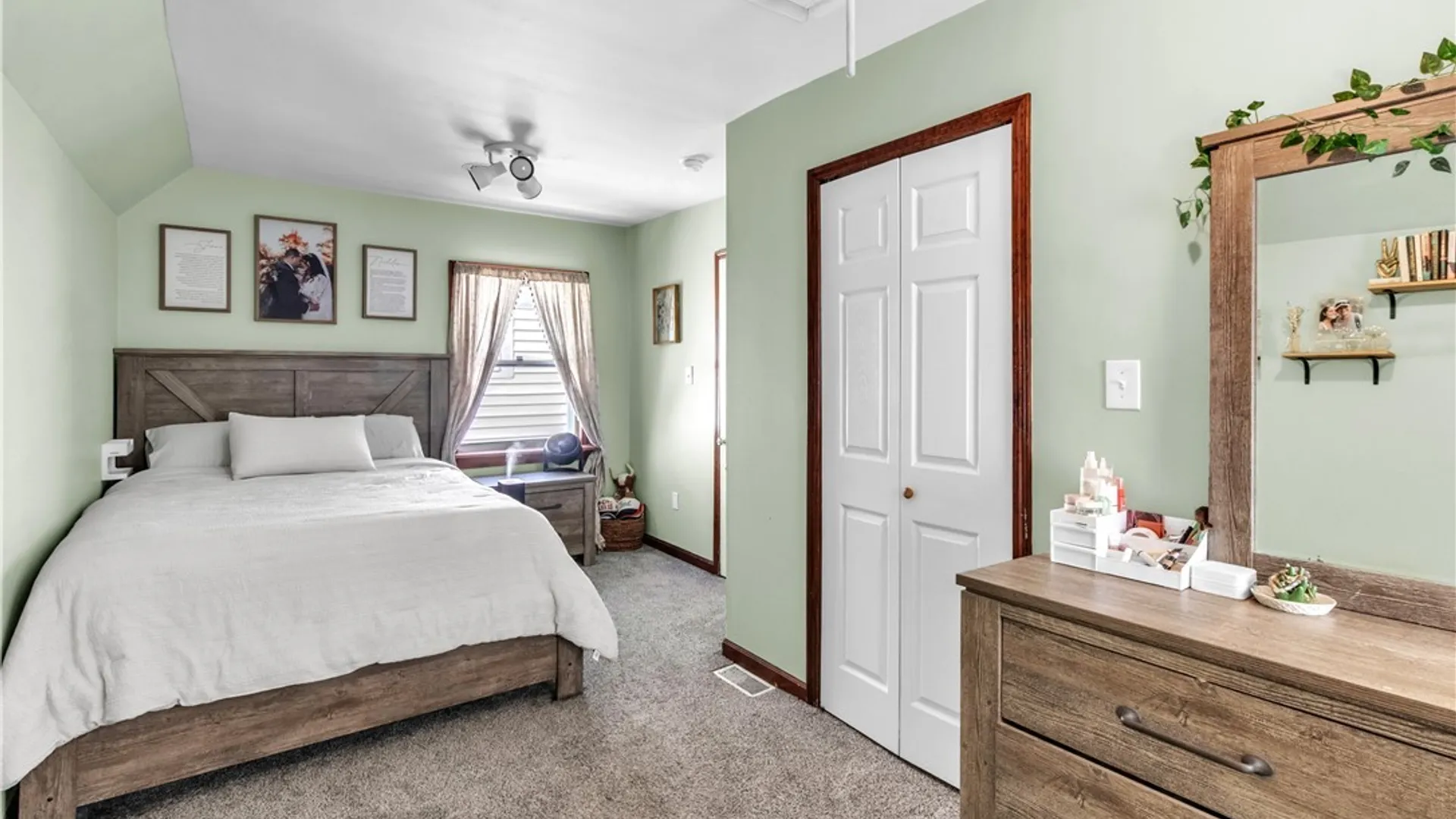 Property at 211 Olmstead Avenue, Lancaster, NY 14043 27