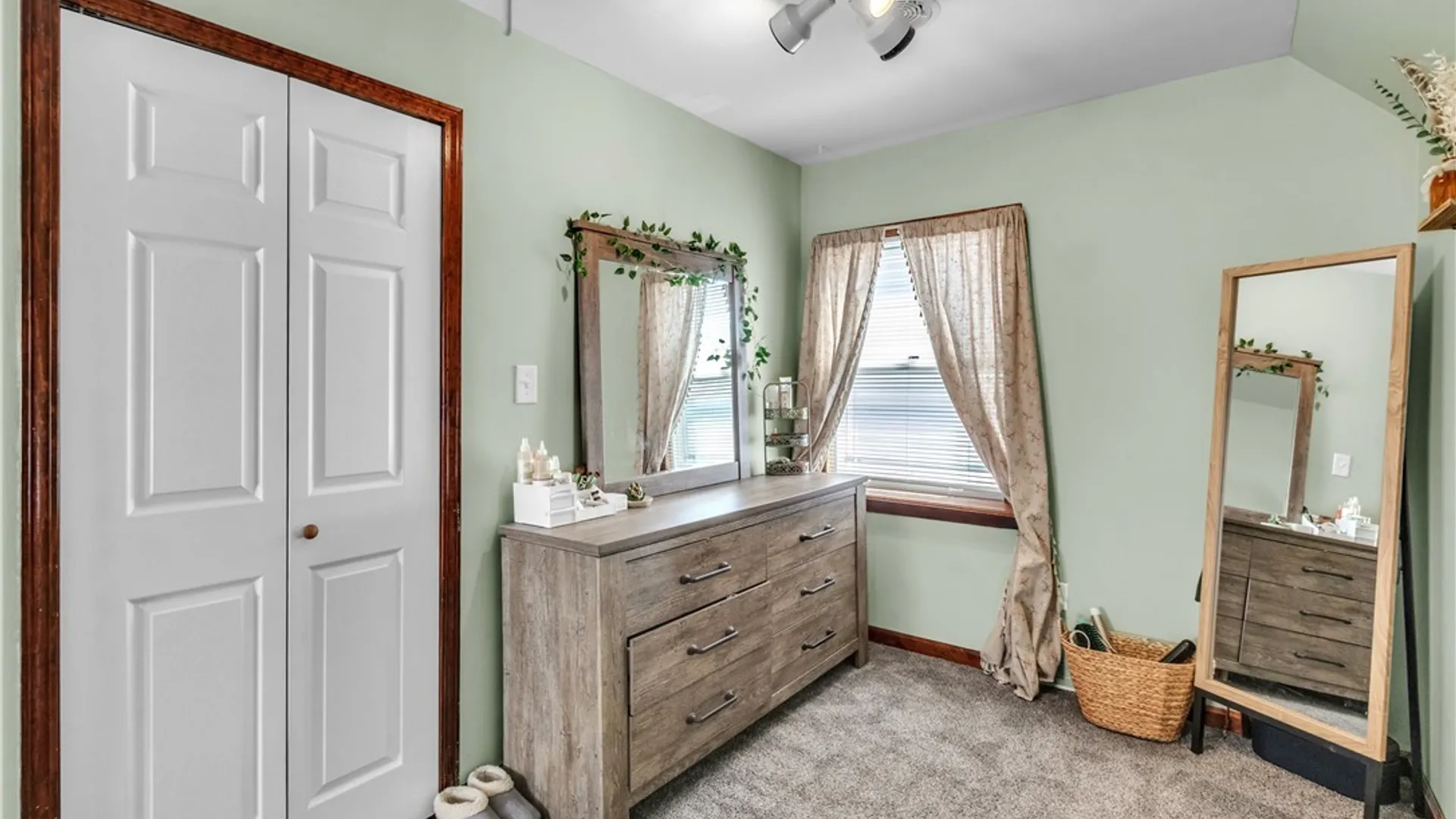 Property at 211 Olmstead Avenue, Lancaster, NY 14043 29